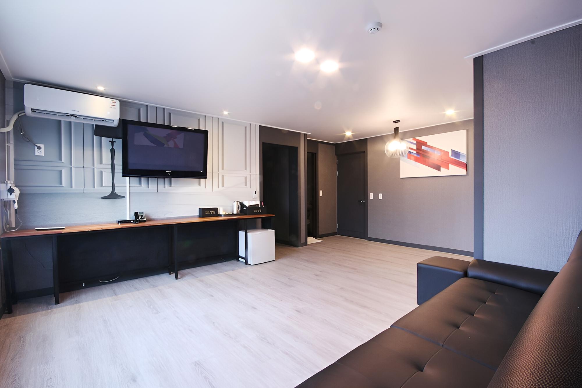 Room (Centum Penthouse)