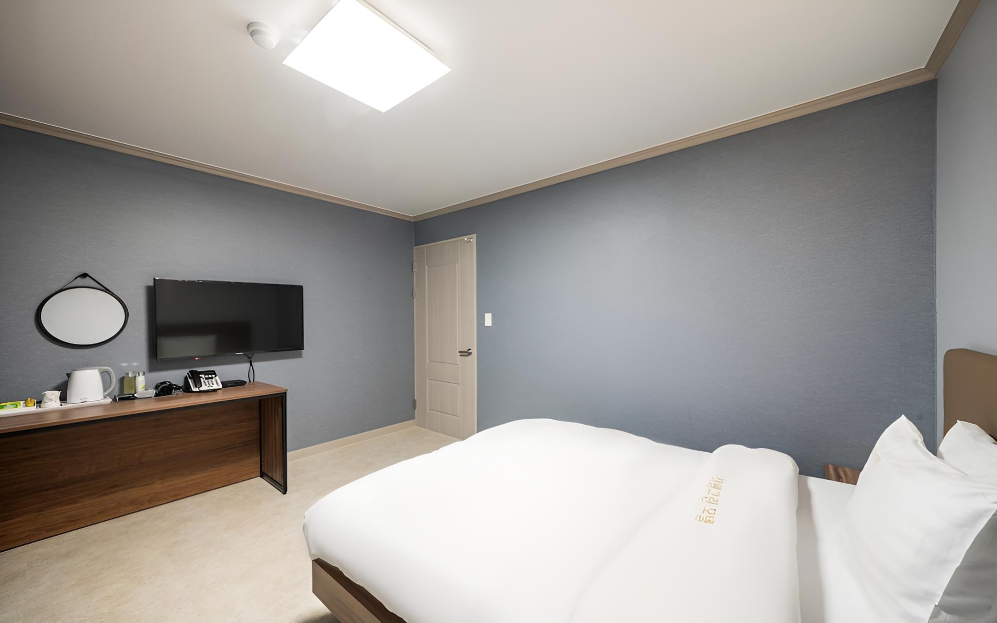 Room (Standard Room) - Photo 5