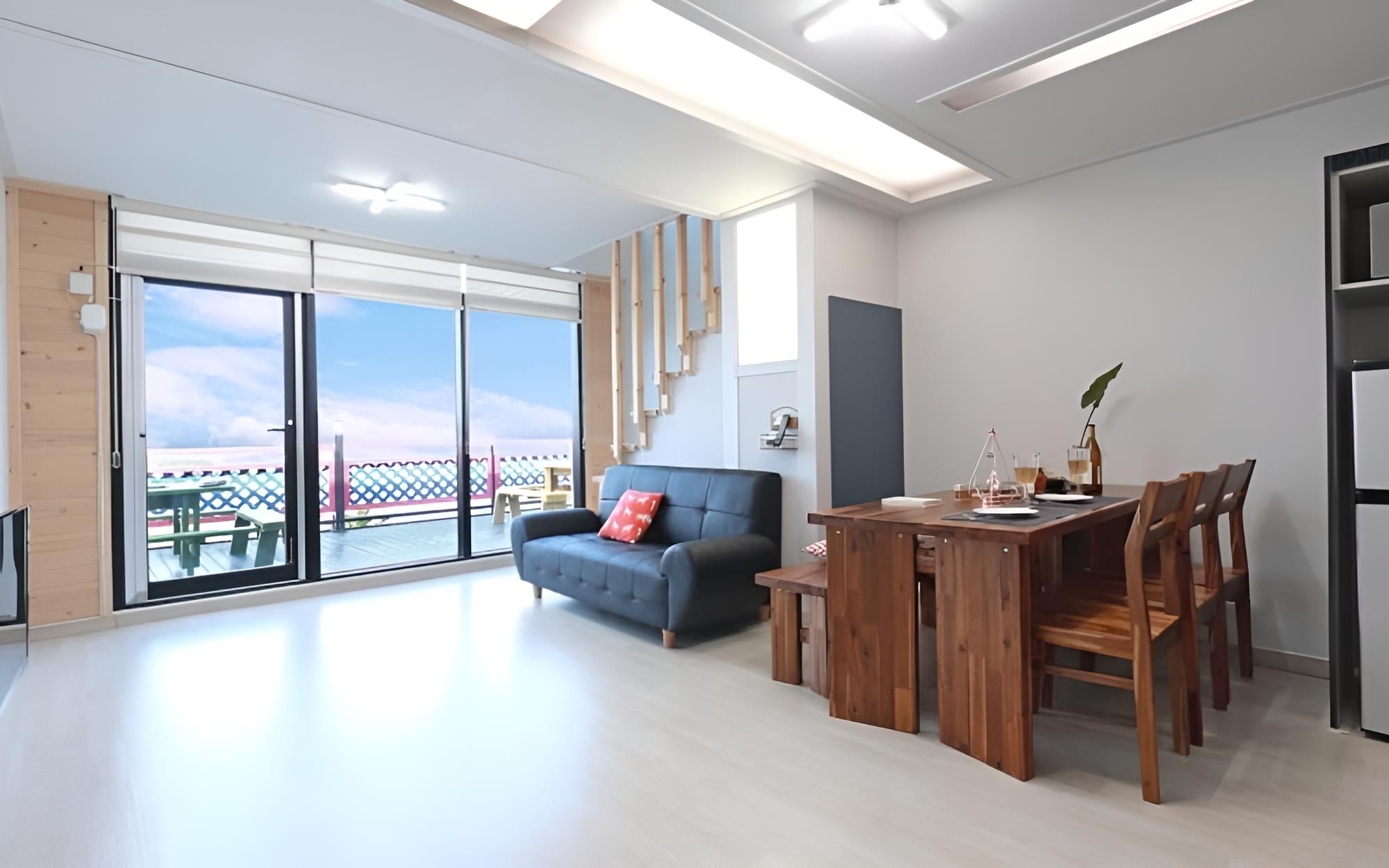 Room (102 (Duplex Group))