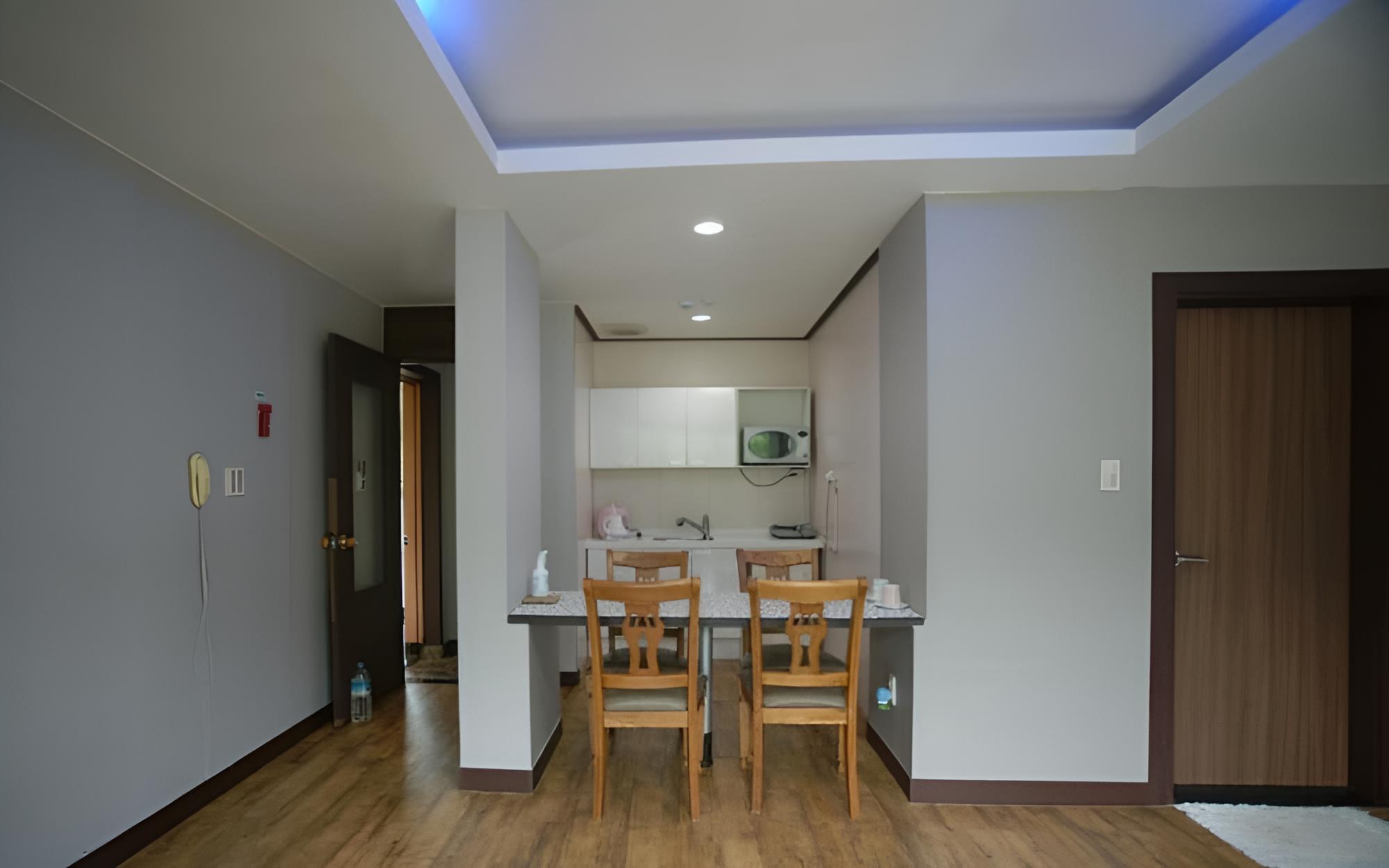 Room (Orion) - Photo 3
