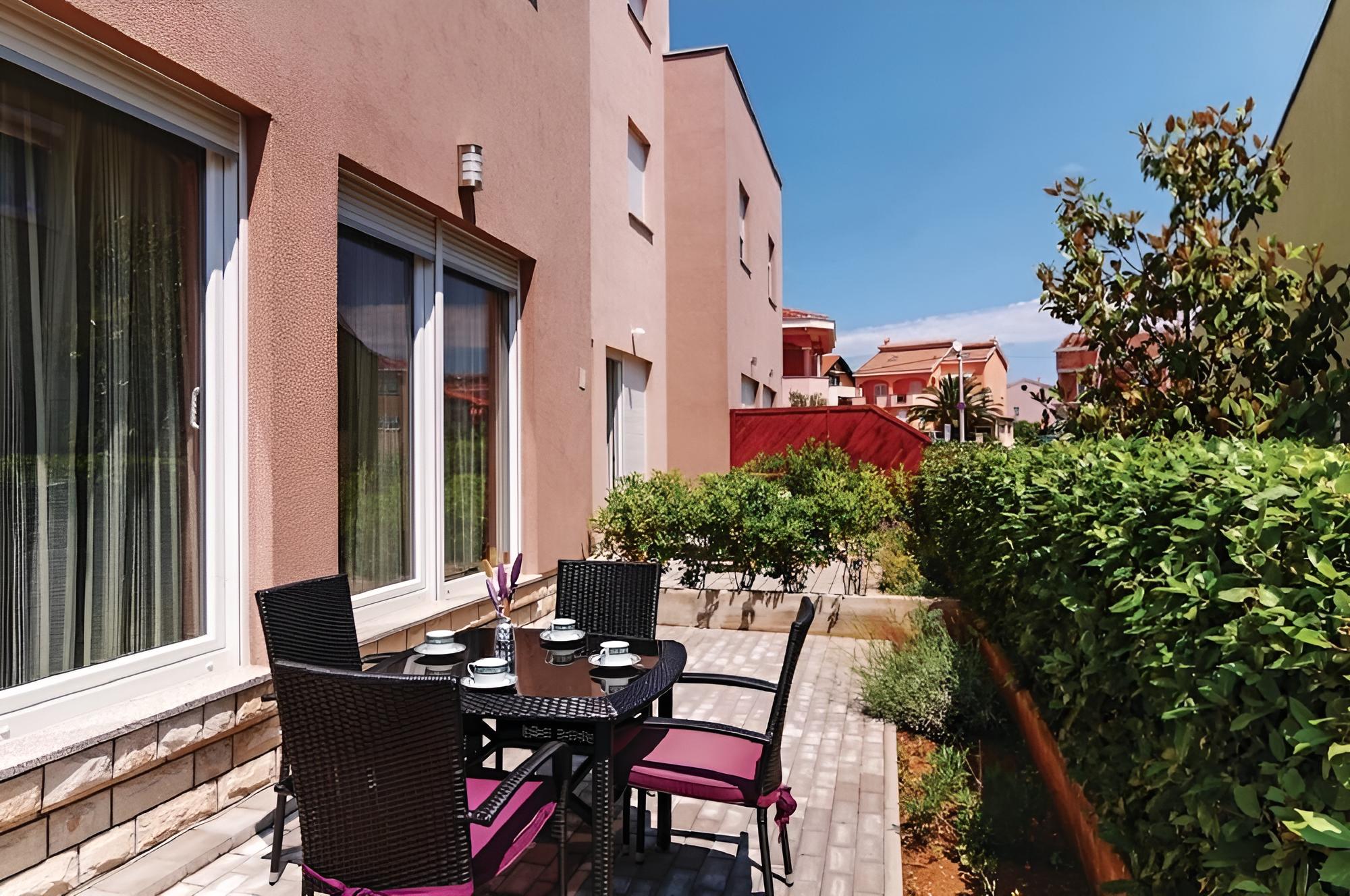 House (Silvi - with large terrace - H(4+1))