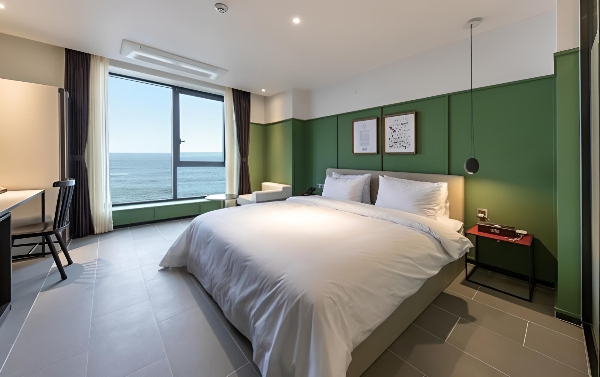 Room (High Floor Premier Ocean Deluxe Doubl)