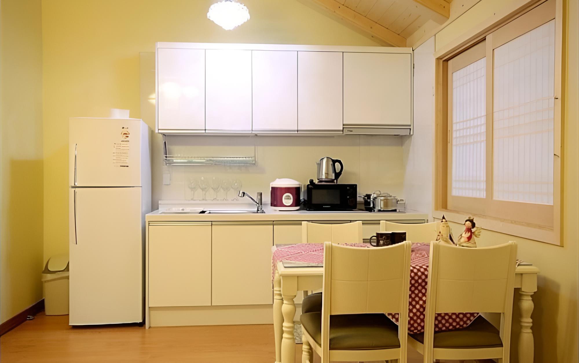 Room (Lavender)