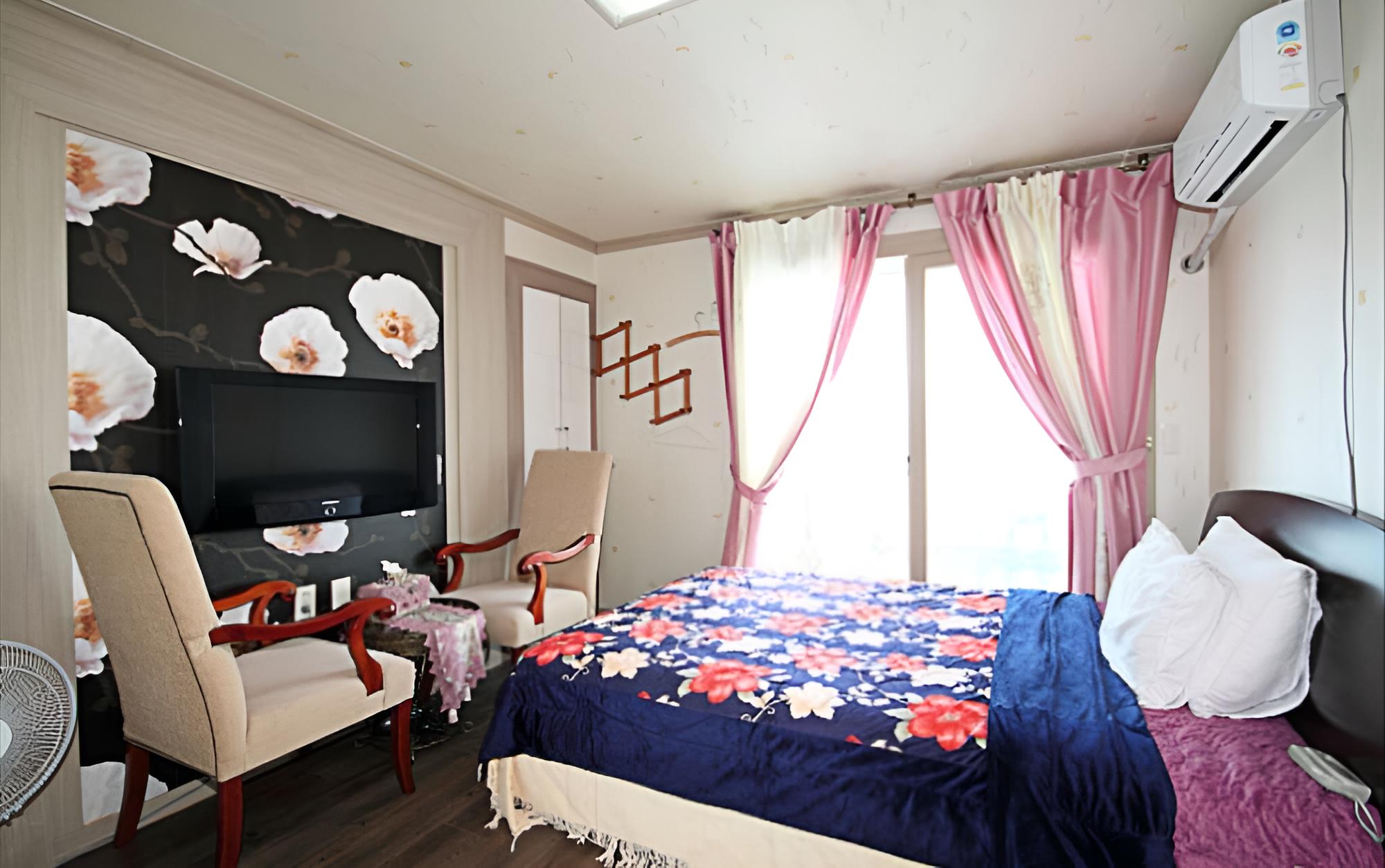 Room (Deluxe No 1)