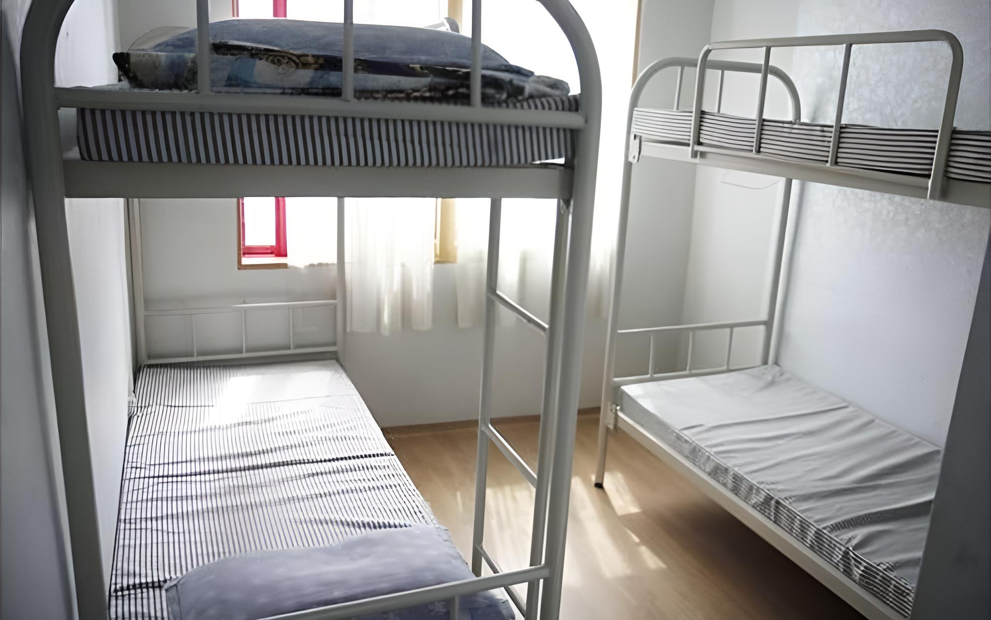 Room (The Royal 6 Female Guests Dormitory)