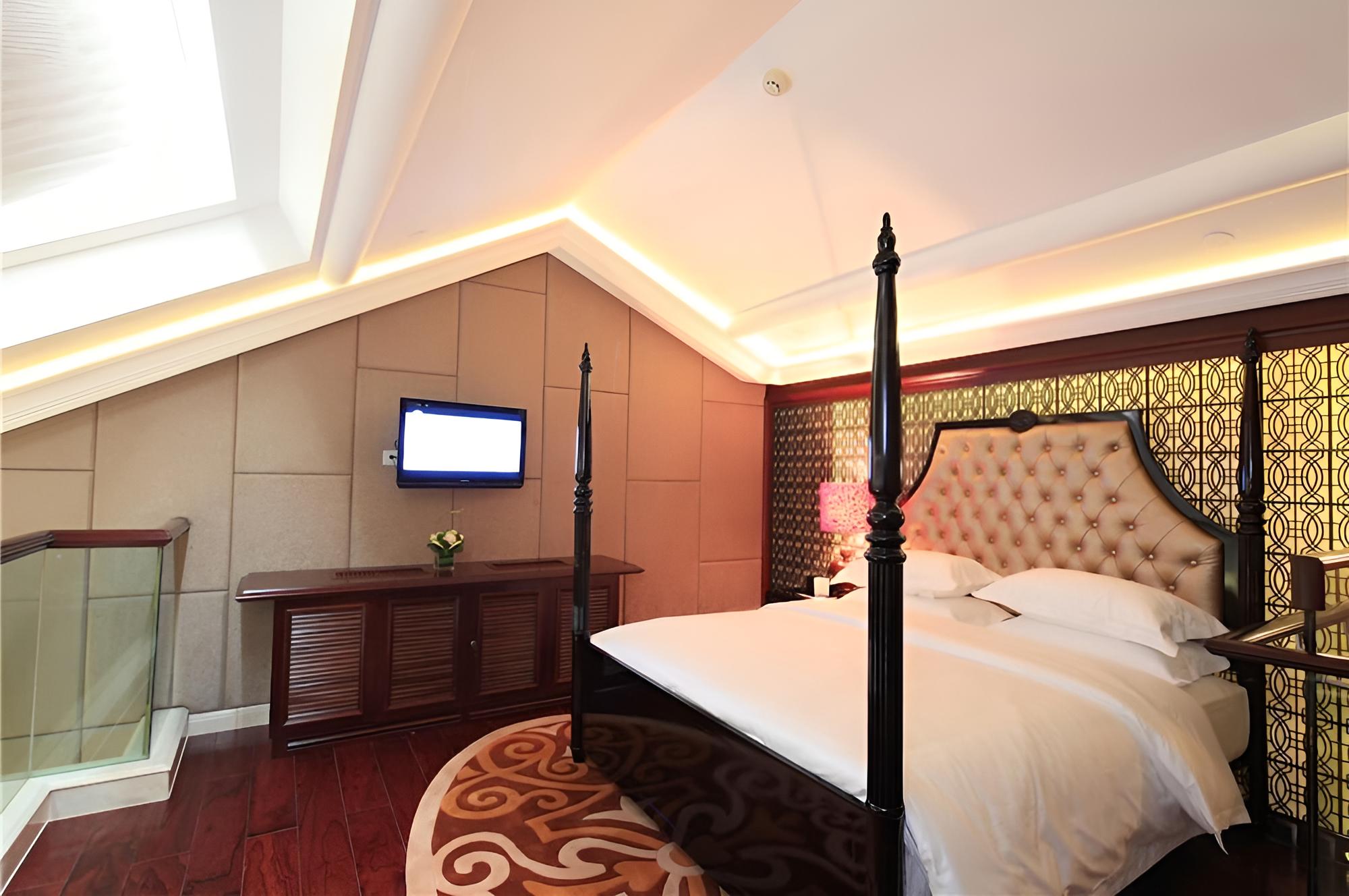 Honeymoon Suite