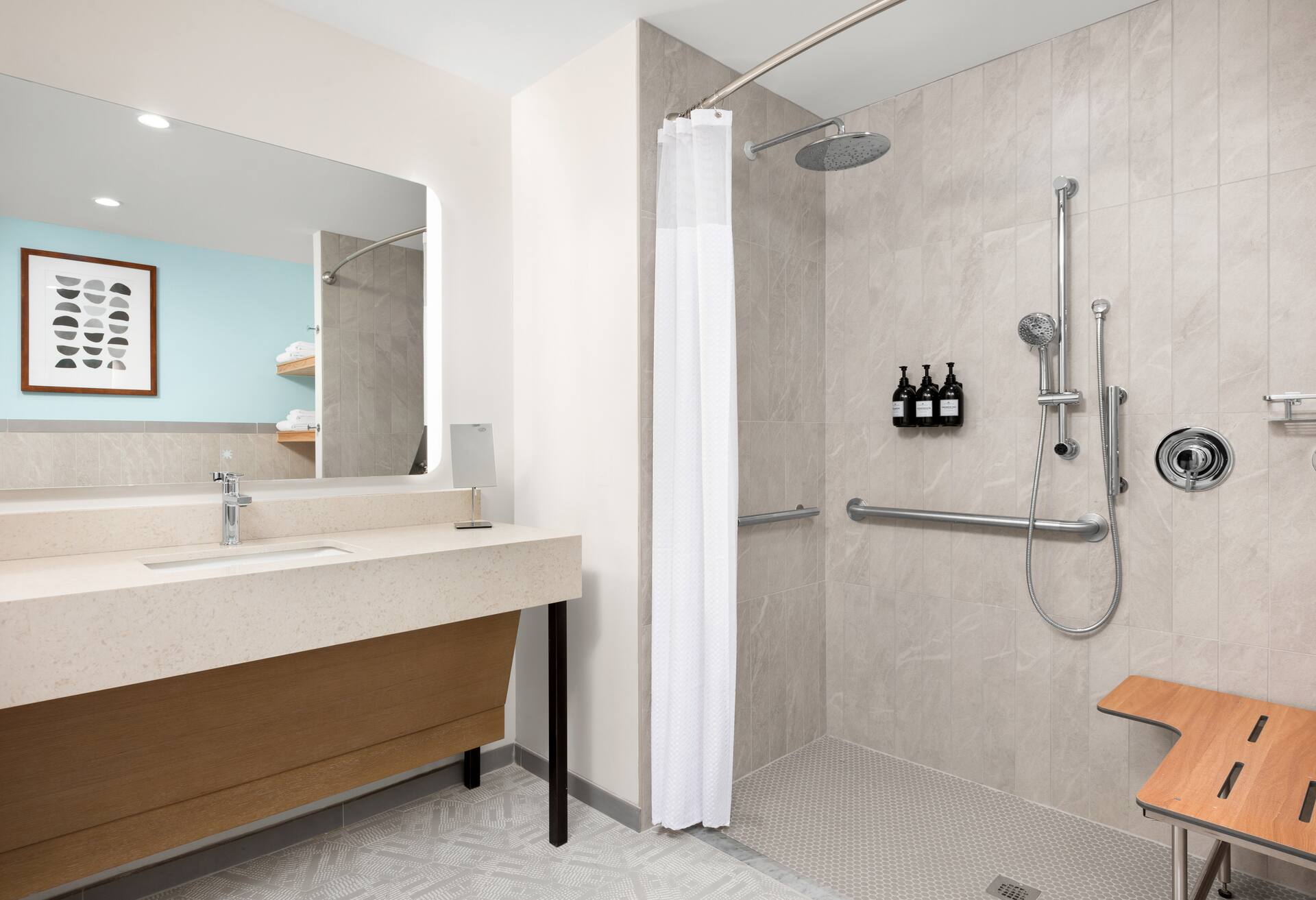 1 King Mobility Accessible W/roll in Shower photo 2