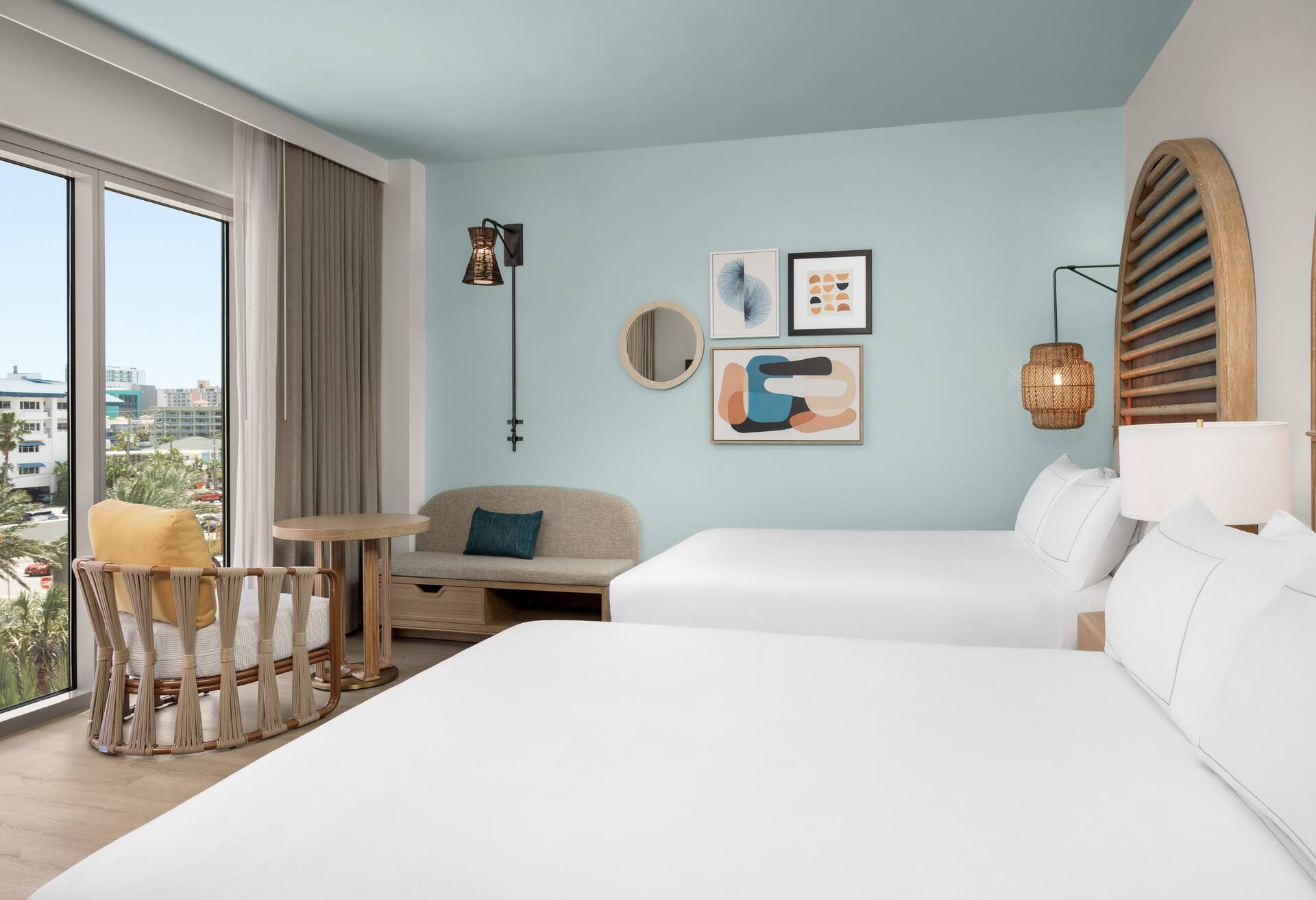 2 Queen Beds - City View W/fridge
