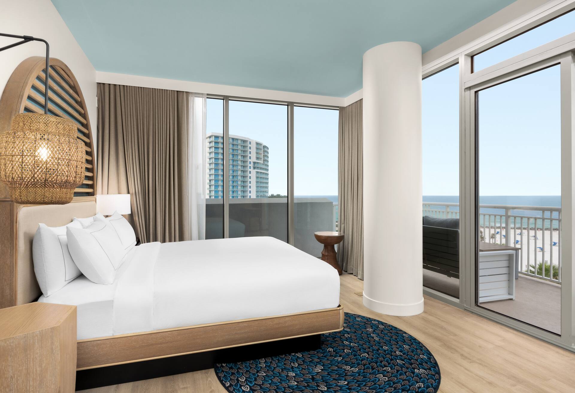 Superior 1 King Oceanfront W/balcony photo 1