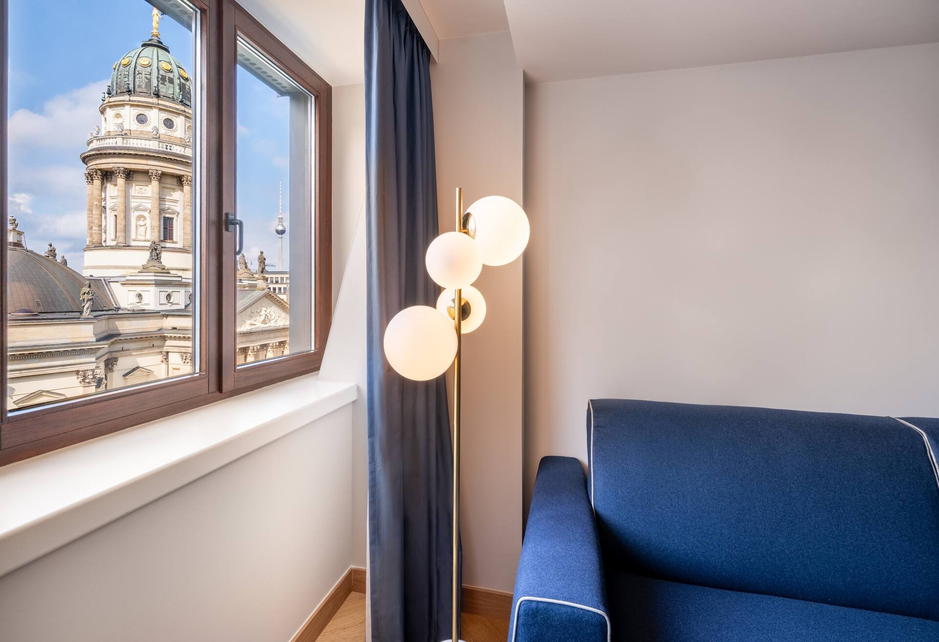 2 Bedroom Executive Suite - Lounge Access