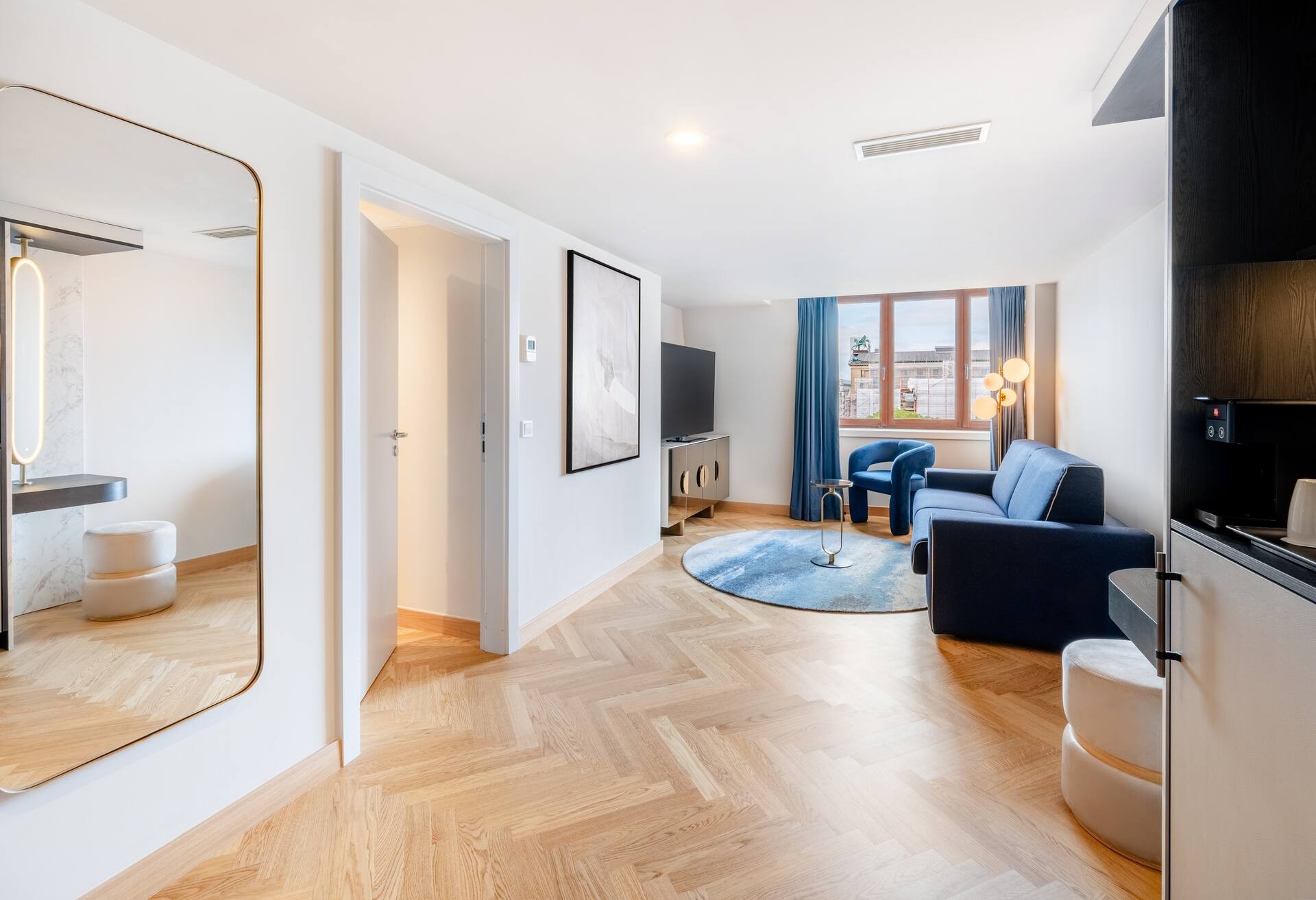 2 Bedroom Executive Suite - Lounge Access
