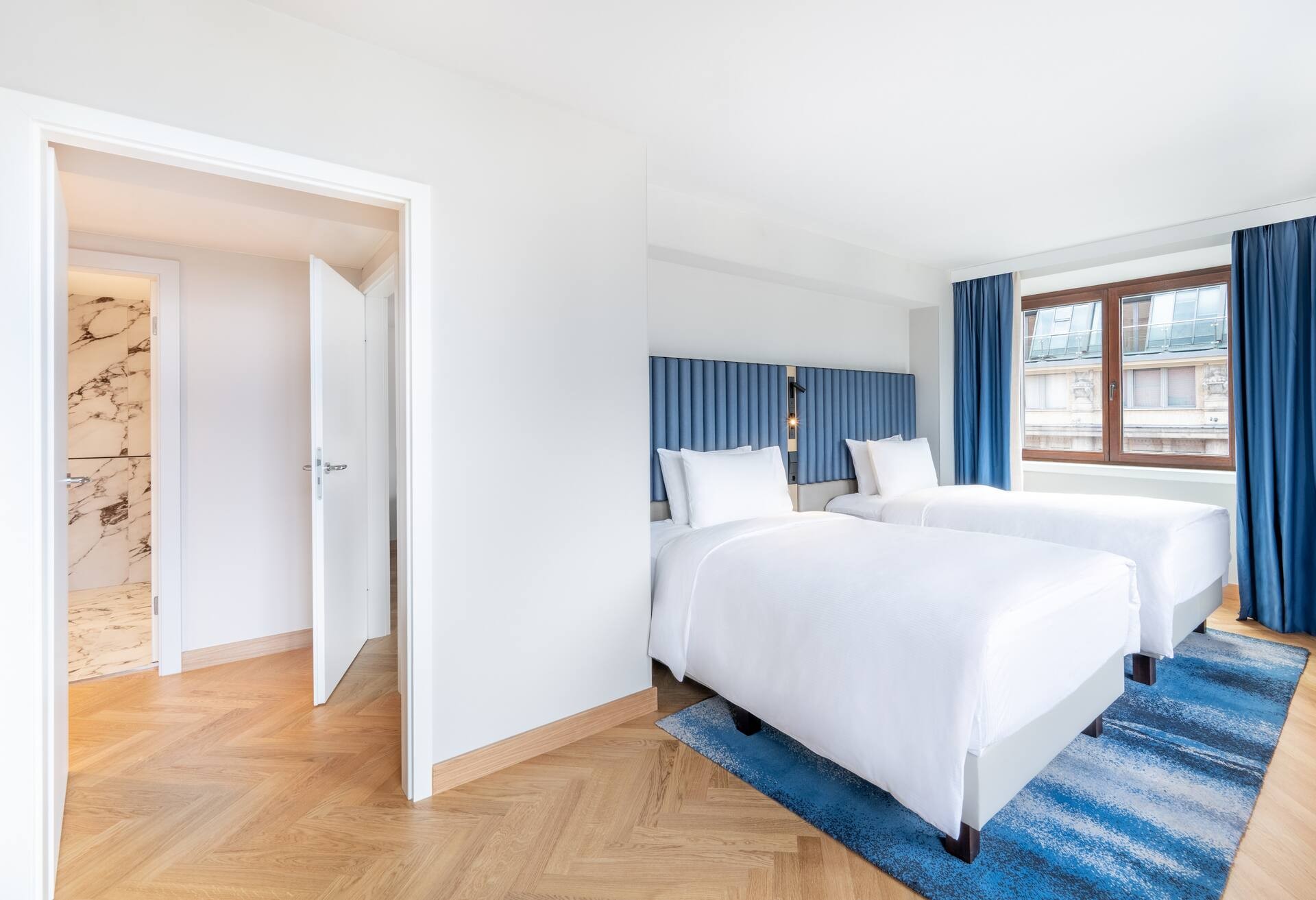 2 Bedroom Executive Suite - Lounge Access