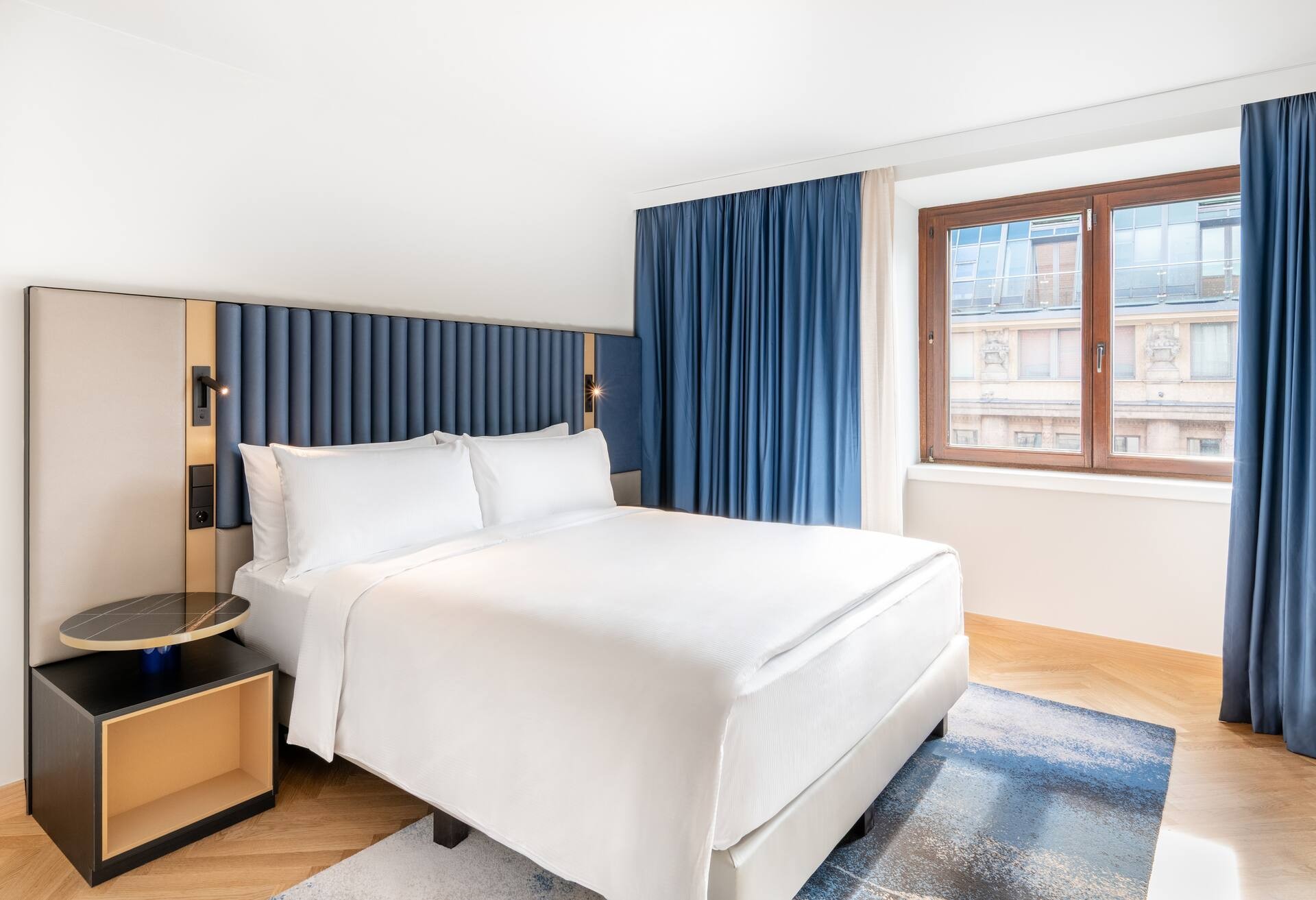 2 Bedroom Executive Suite - Lounge Access