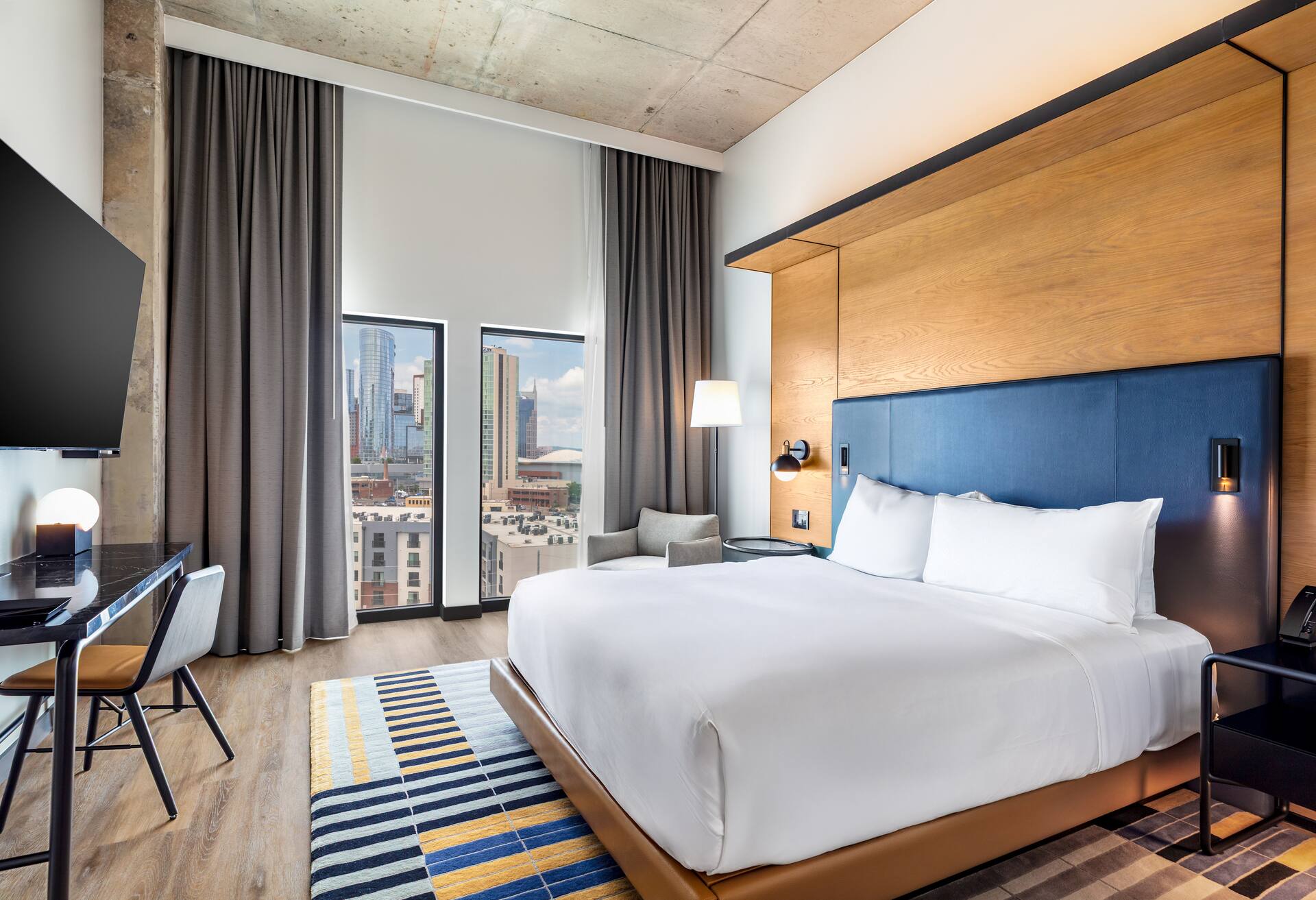1 King Bed with City View