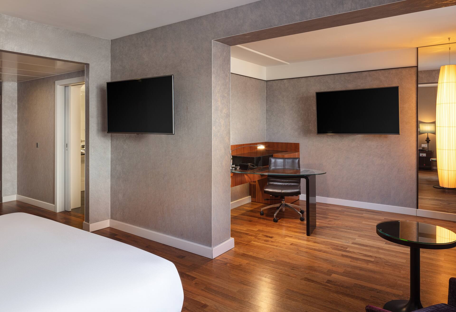 King Accessible Guest Room thumbnail 5