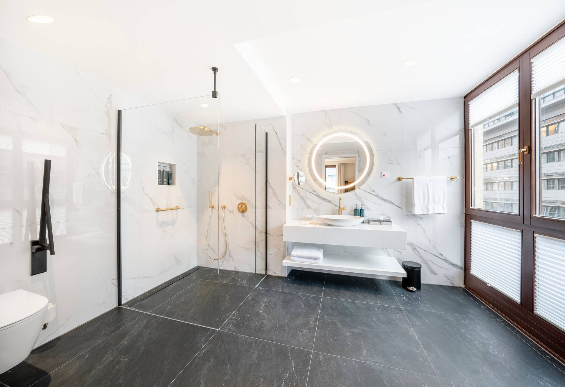 2 Bedroom Suite Kitchenette - Lounge Access