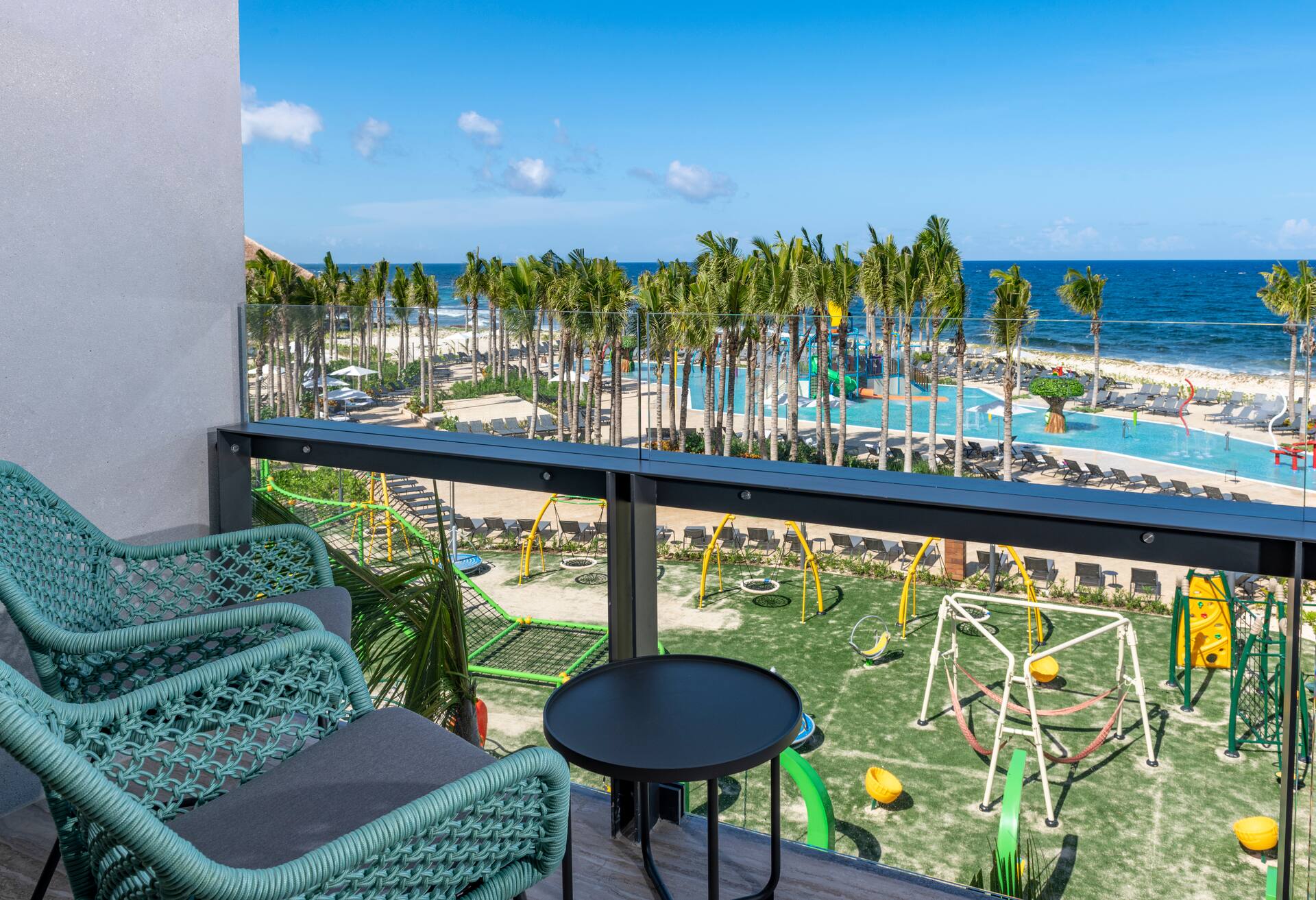 Club Room, 1 King Bed, Partial Ocean View thumbnail 5