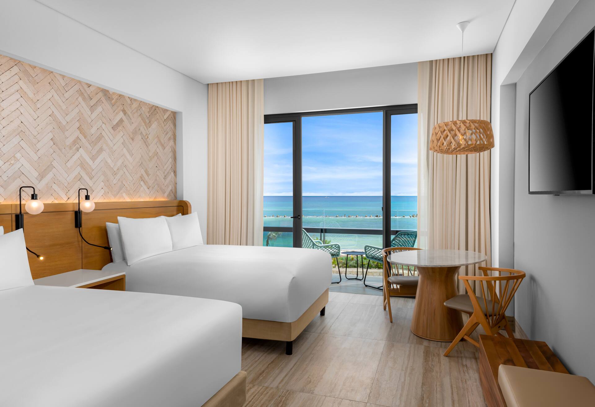 Club Room, 1 King Bed, Nature View