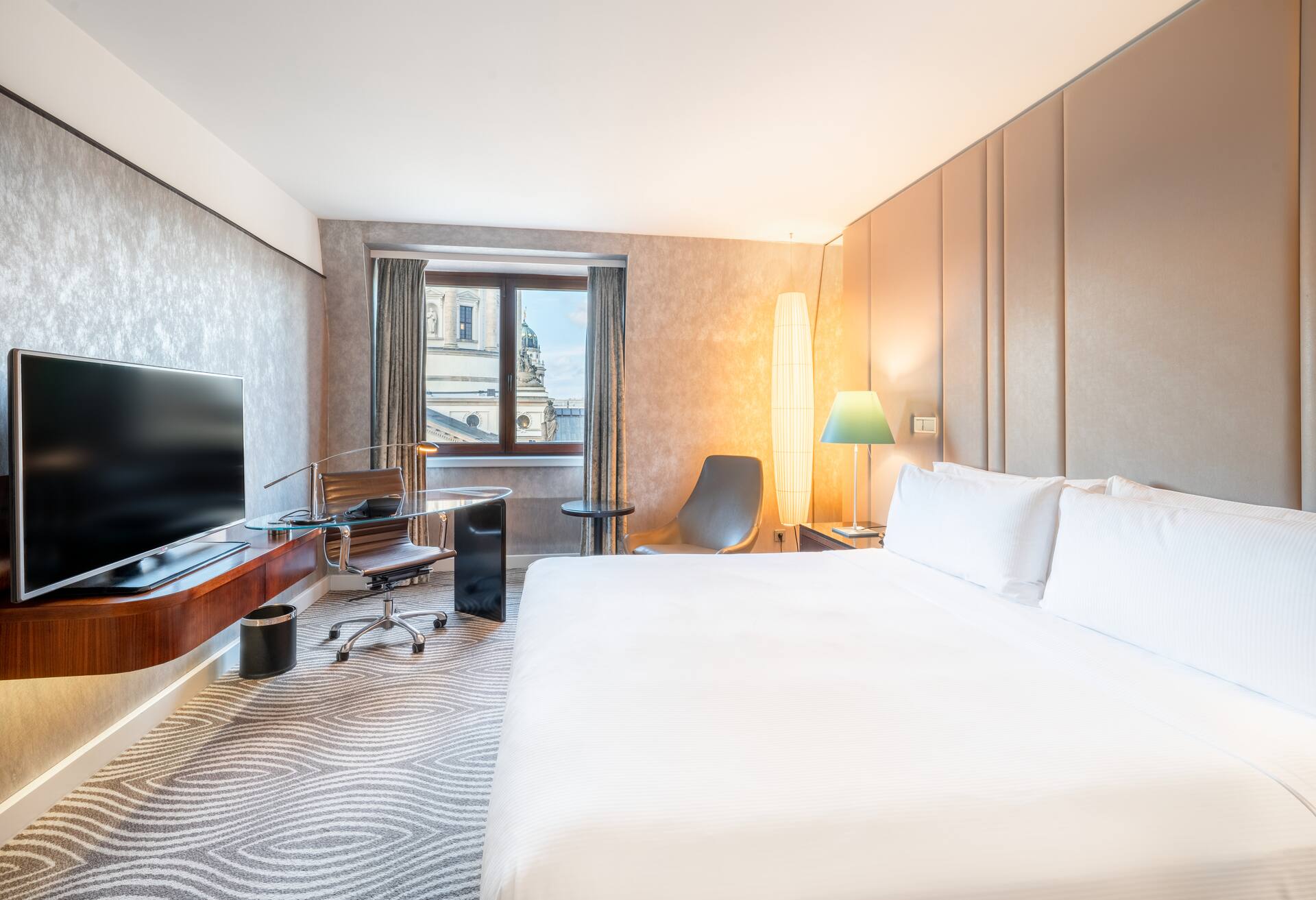 King Guest Room with Dome View
