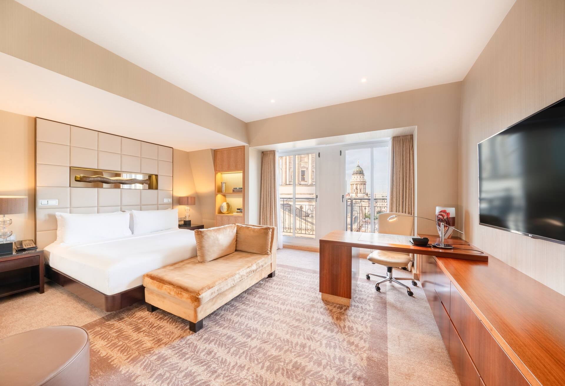 Presidential Suite -dome View -lounge Access