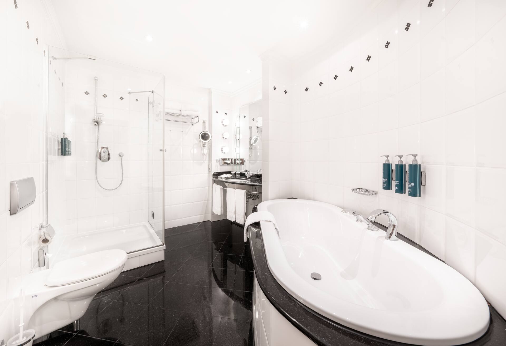 1 Bedroom Panoramic Suite - Lounge Access thumbnail 5
