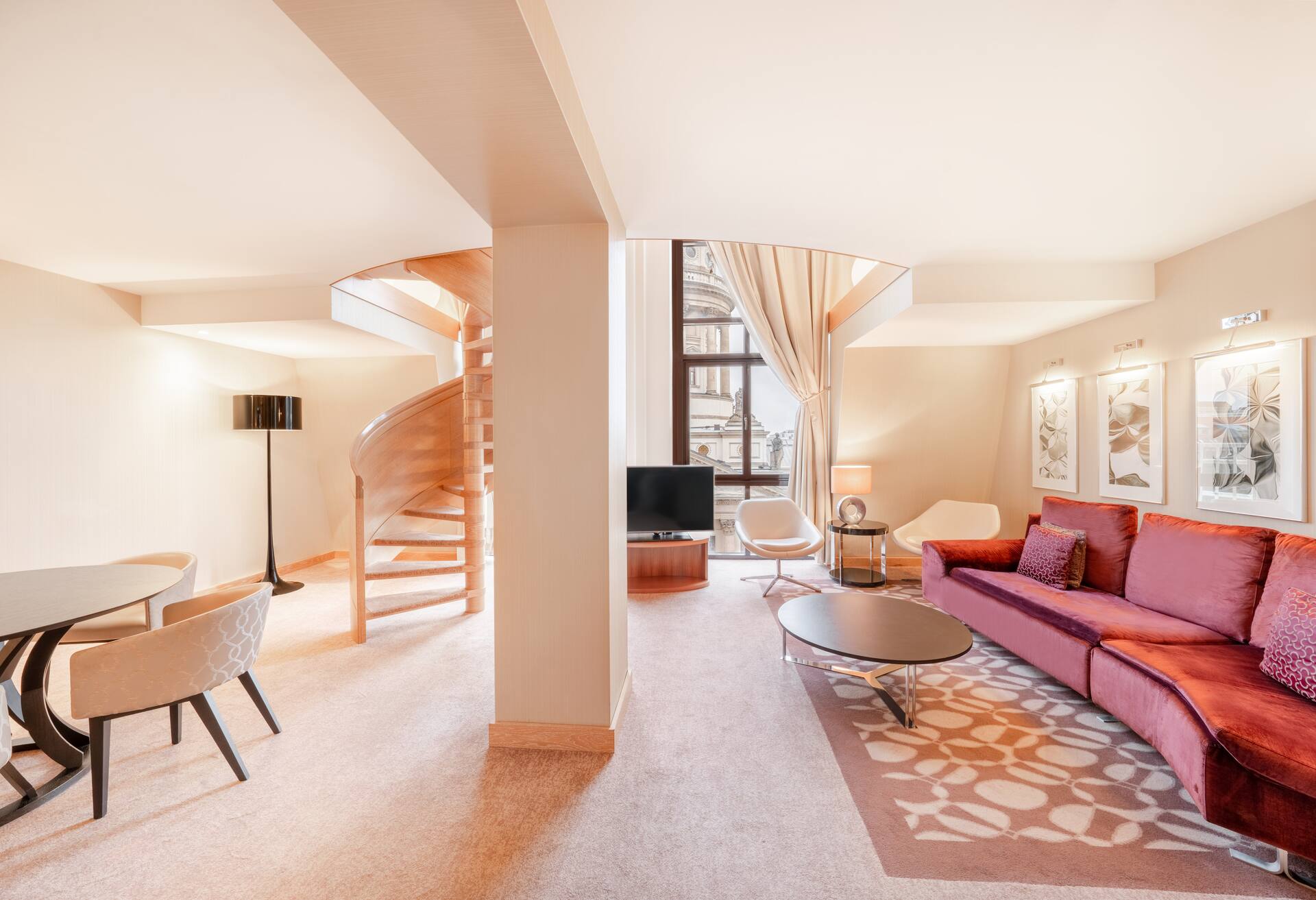 1 Bedroom Panoramic Suite - Lounge Access