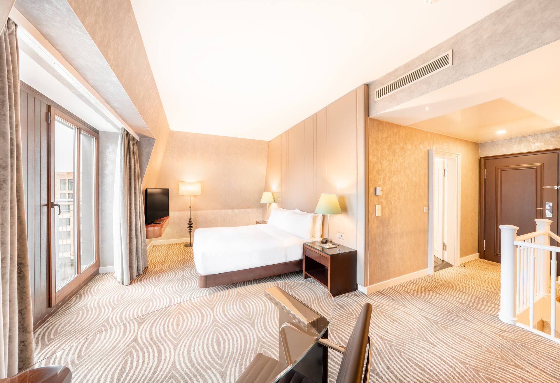 King Duplex Suite Dome View - Lounge Access