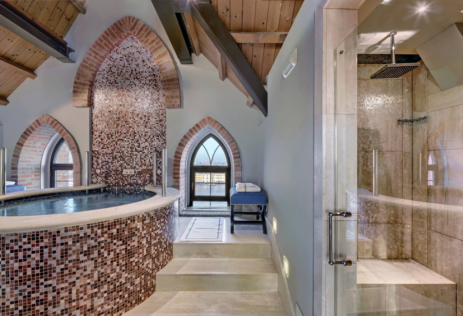 Molino Presidential Suite thumbnail 5