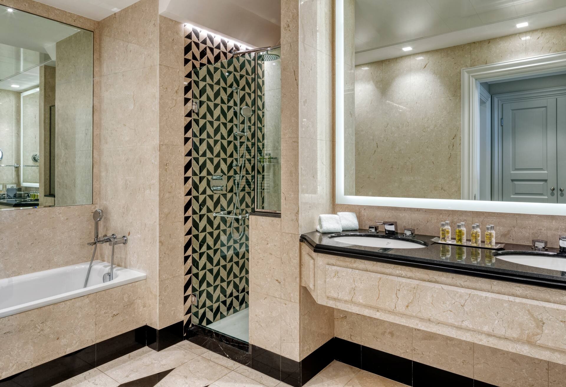 Molino Tower Suite with View of Venice thumbnail 5