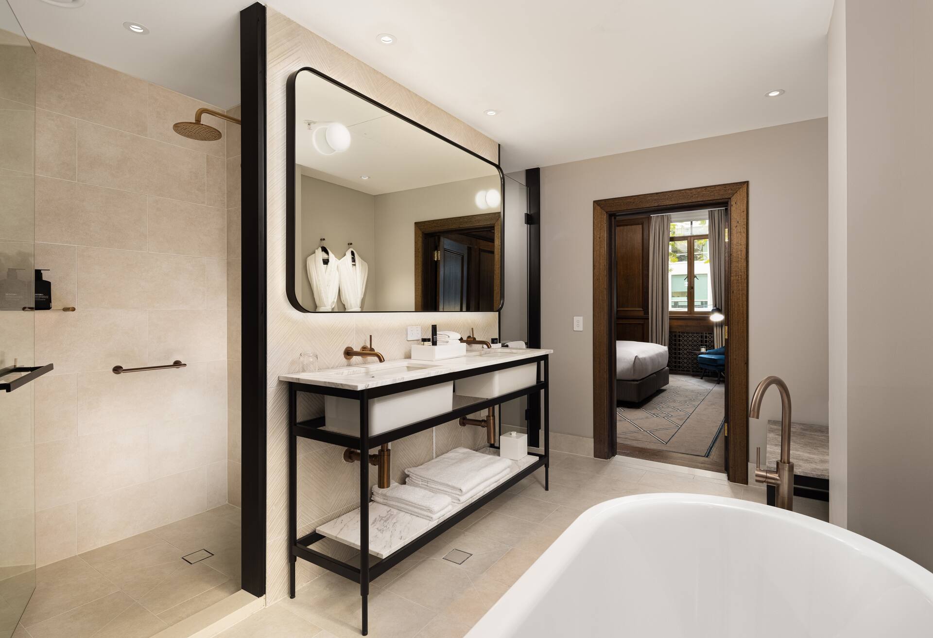King Master Suite W/ Lounge/restored Heritage