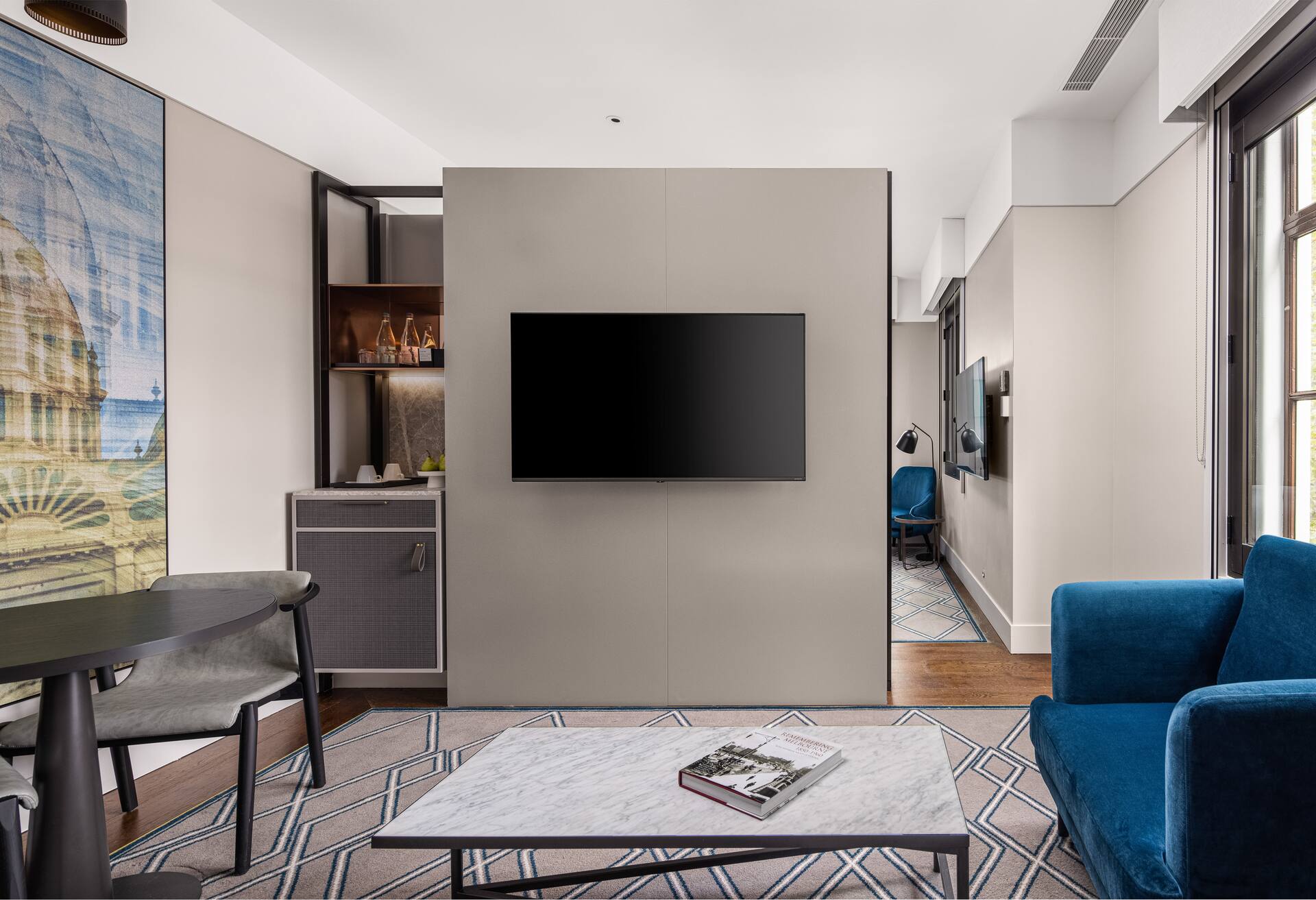 King Junior Suite with Lounge / Heritage Wing