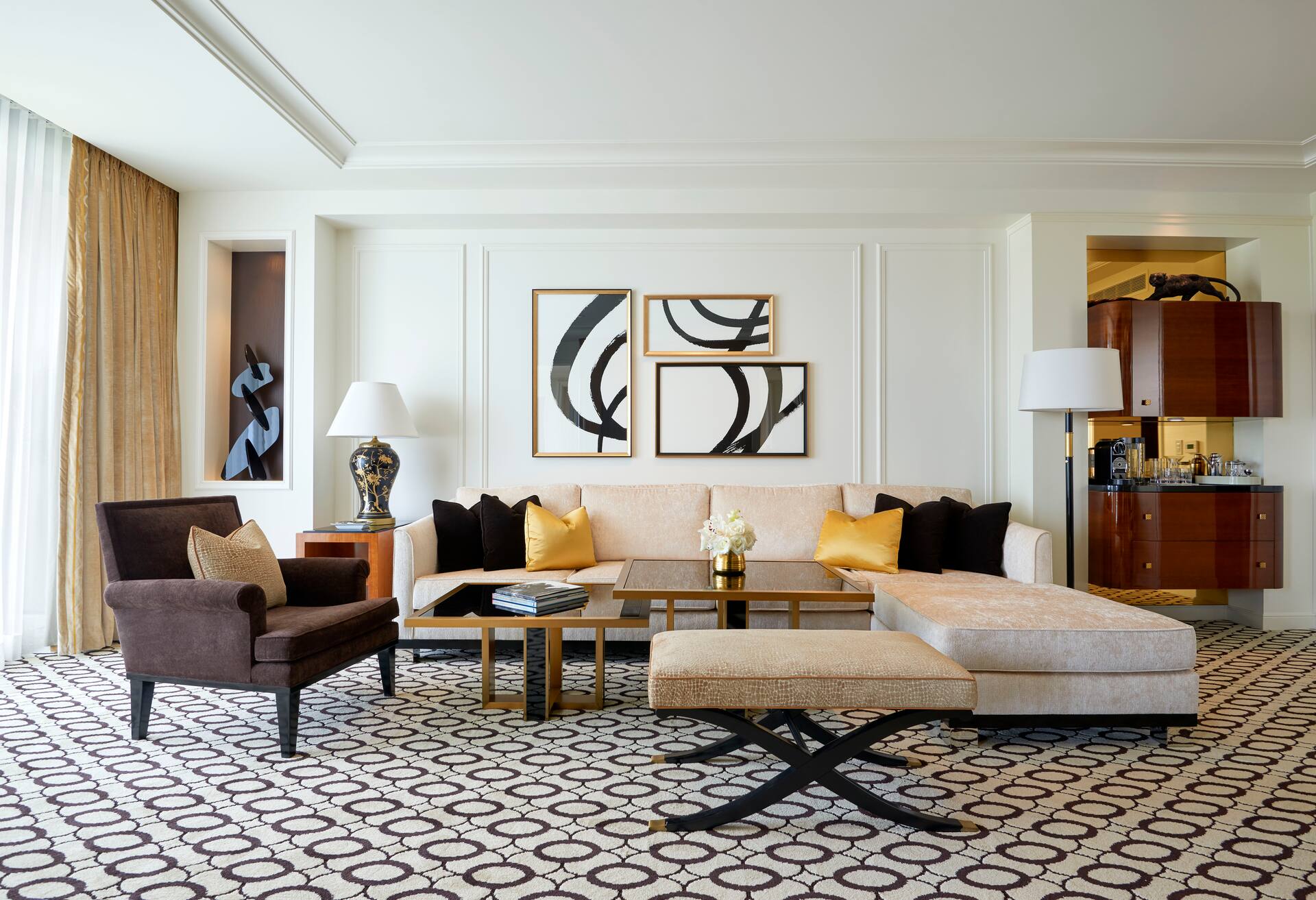 Hollywood Suite with Terrace and View