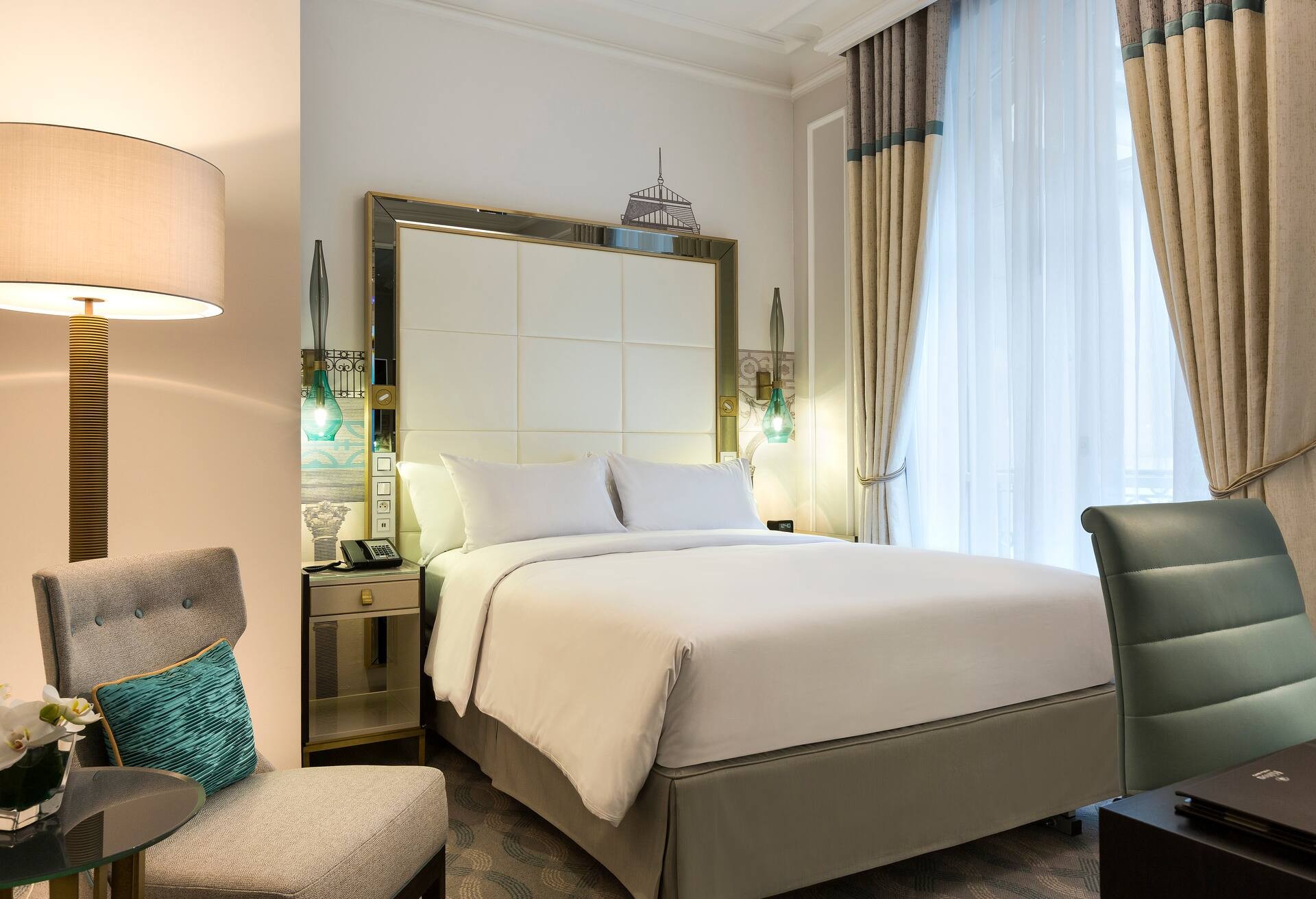 Queen Junior Suite photo 1