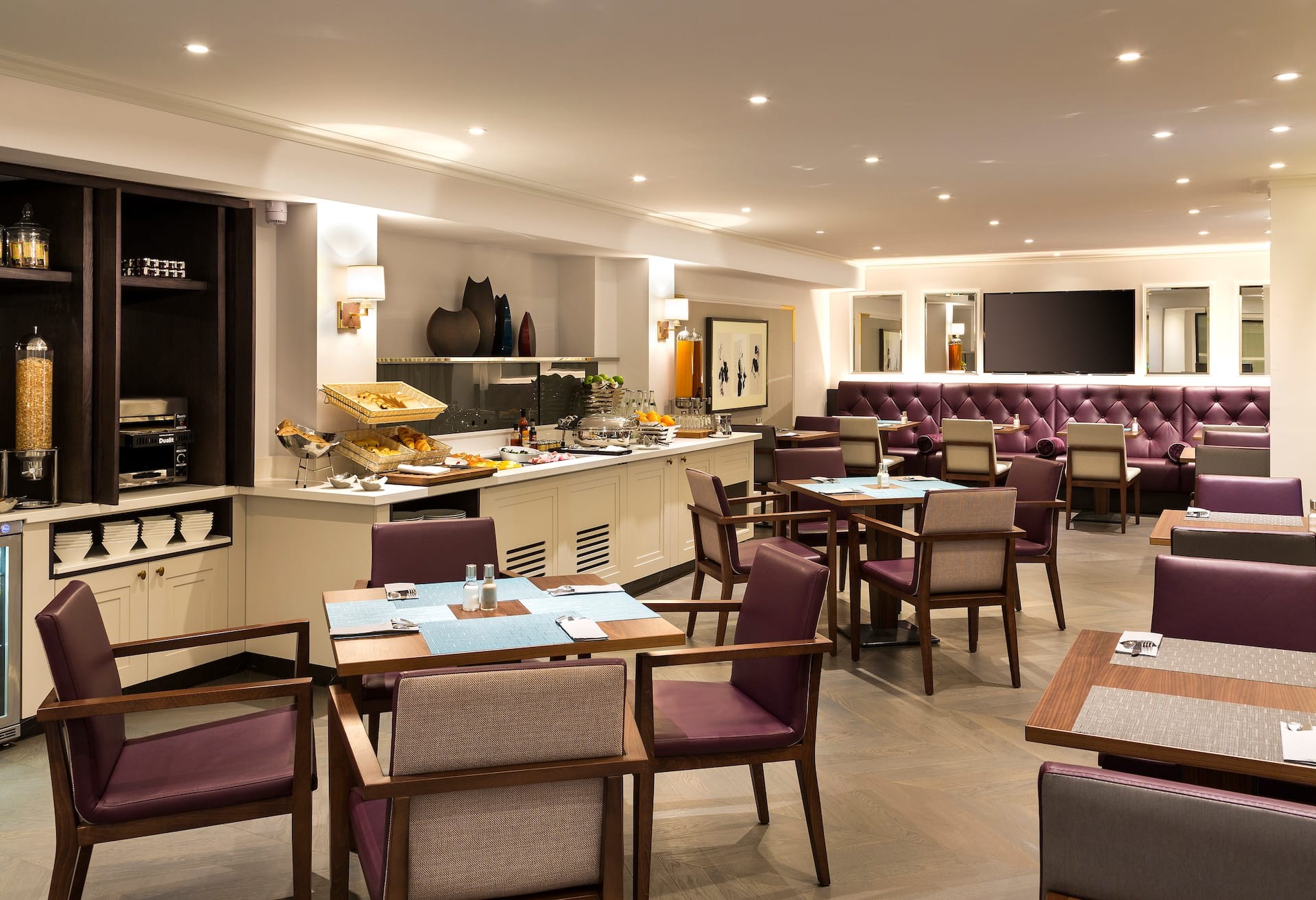 Queen Junior Suite photo 2