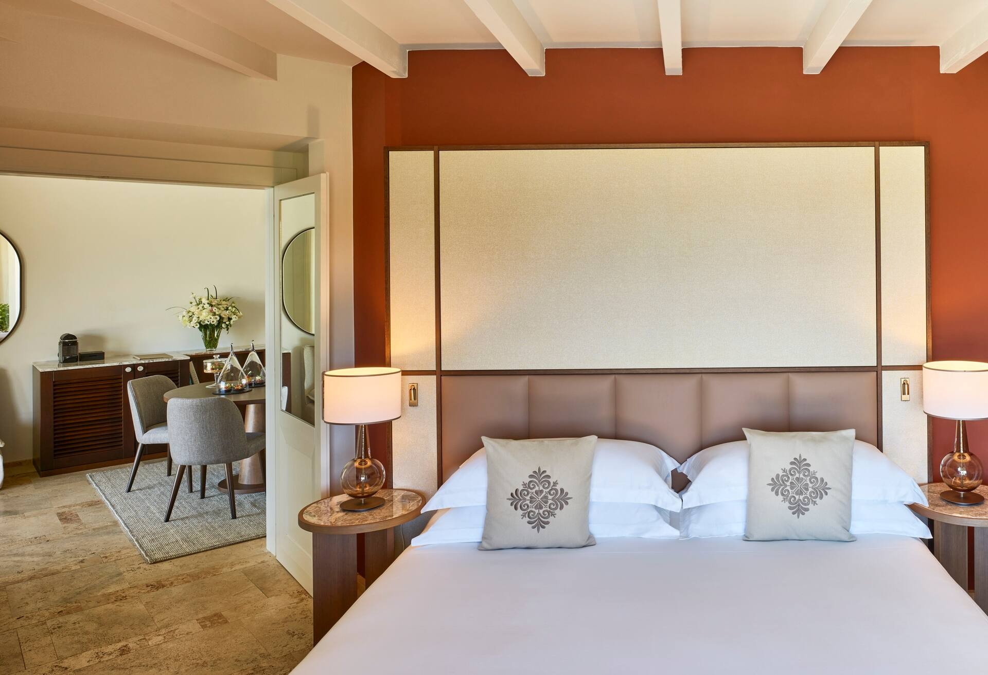 King Deluxe Suite with Sea View Tholos