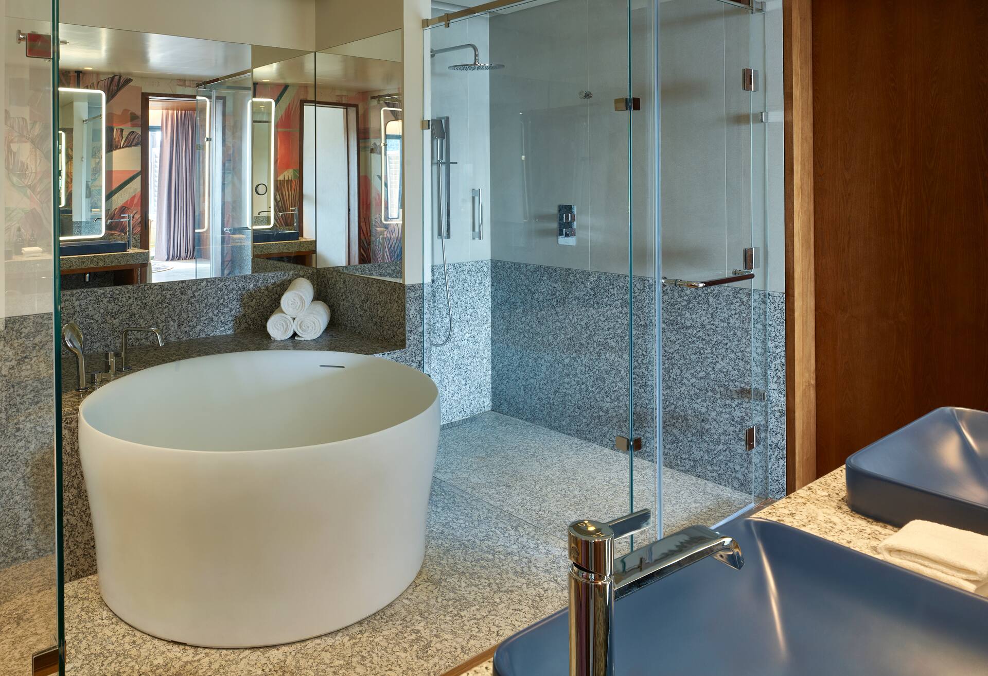 King Junior Suite thumbnail 5