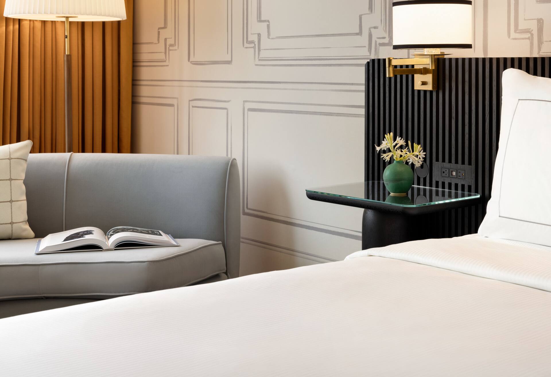 1 King Bed photo 2