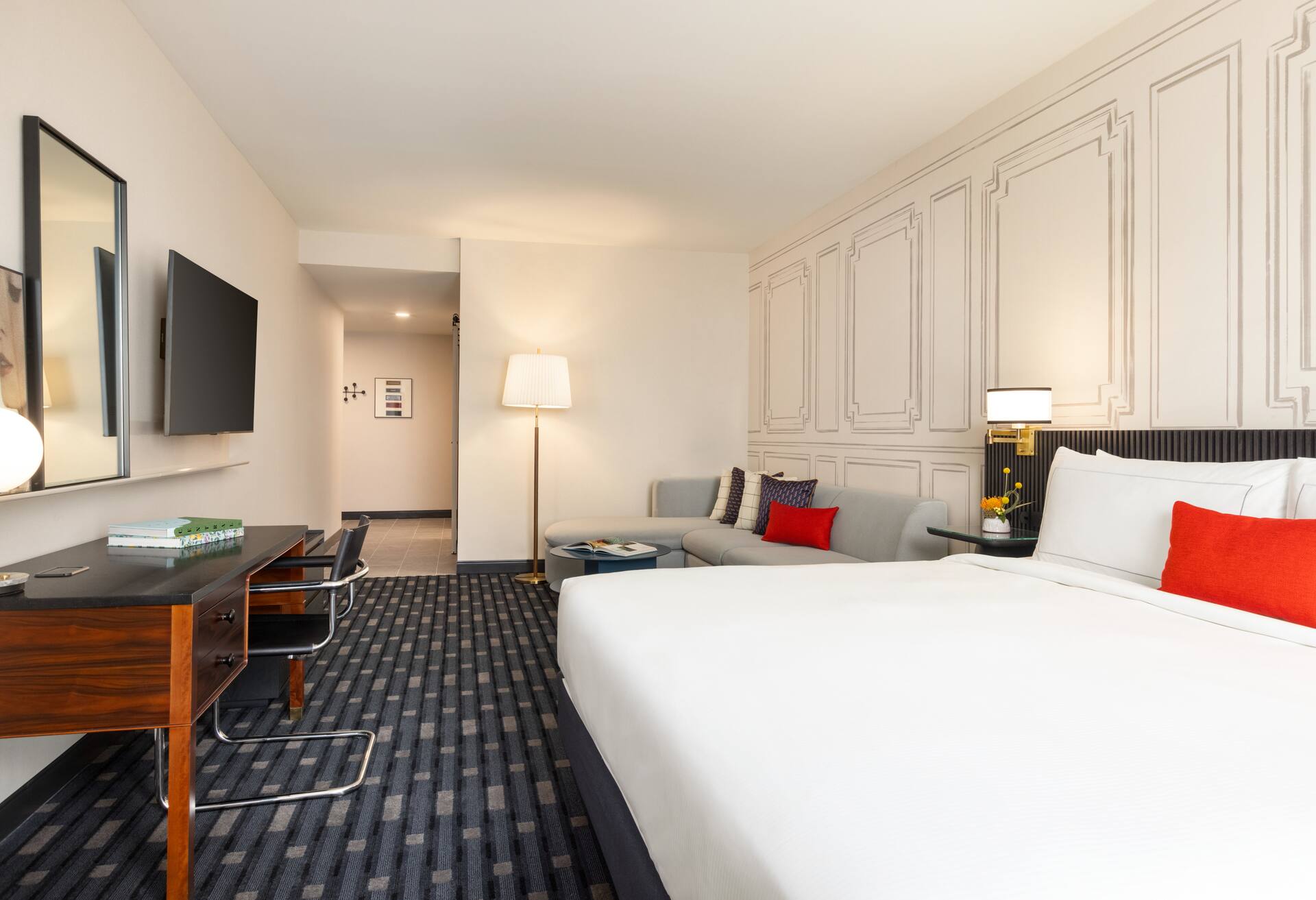 1 King Bed 1 Bedroom Corner Suite photo 2