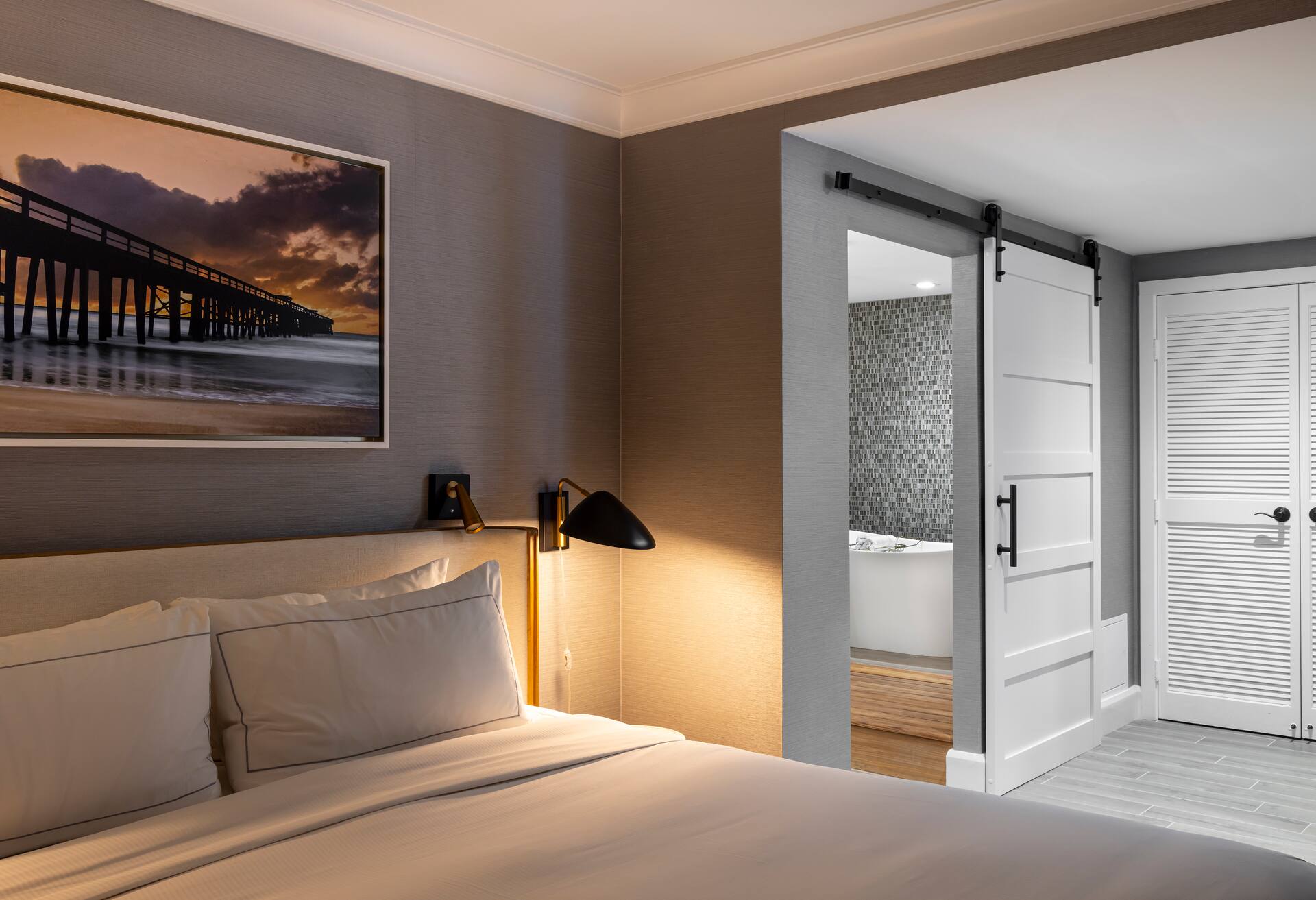 Oceanfront 1 Bedroom Deluxe Suite Mob Acc/ris photo 1