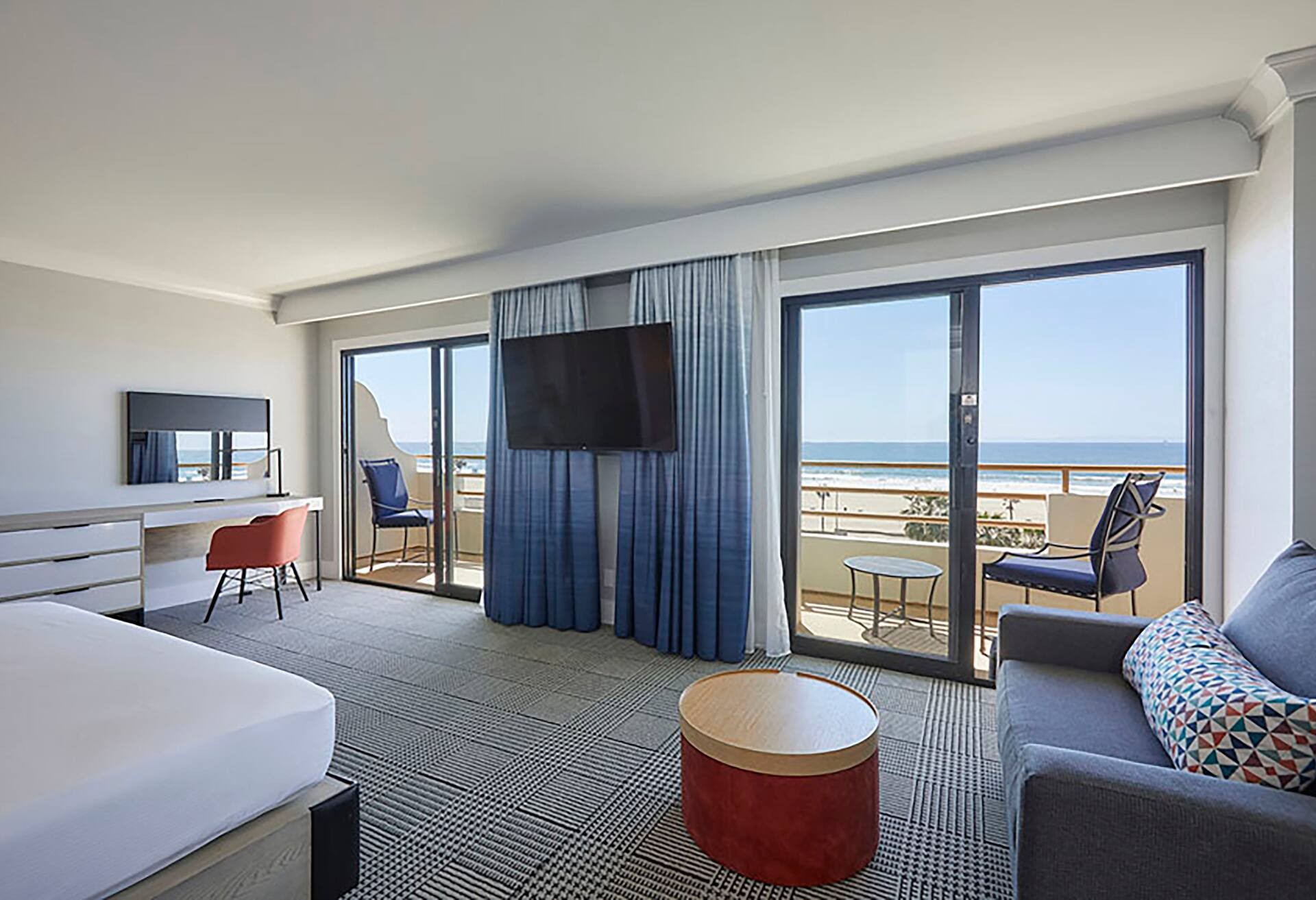 Oceanfront 1 King Bed photo 2