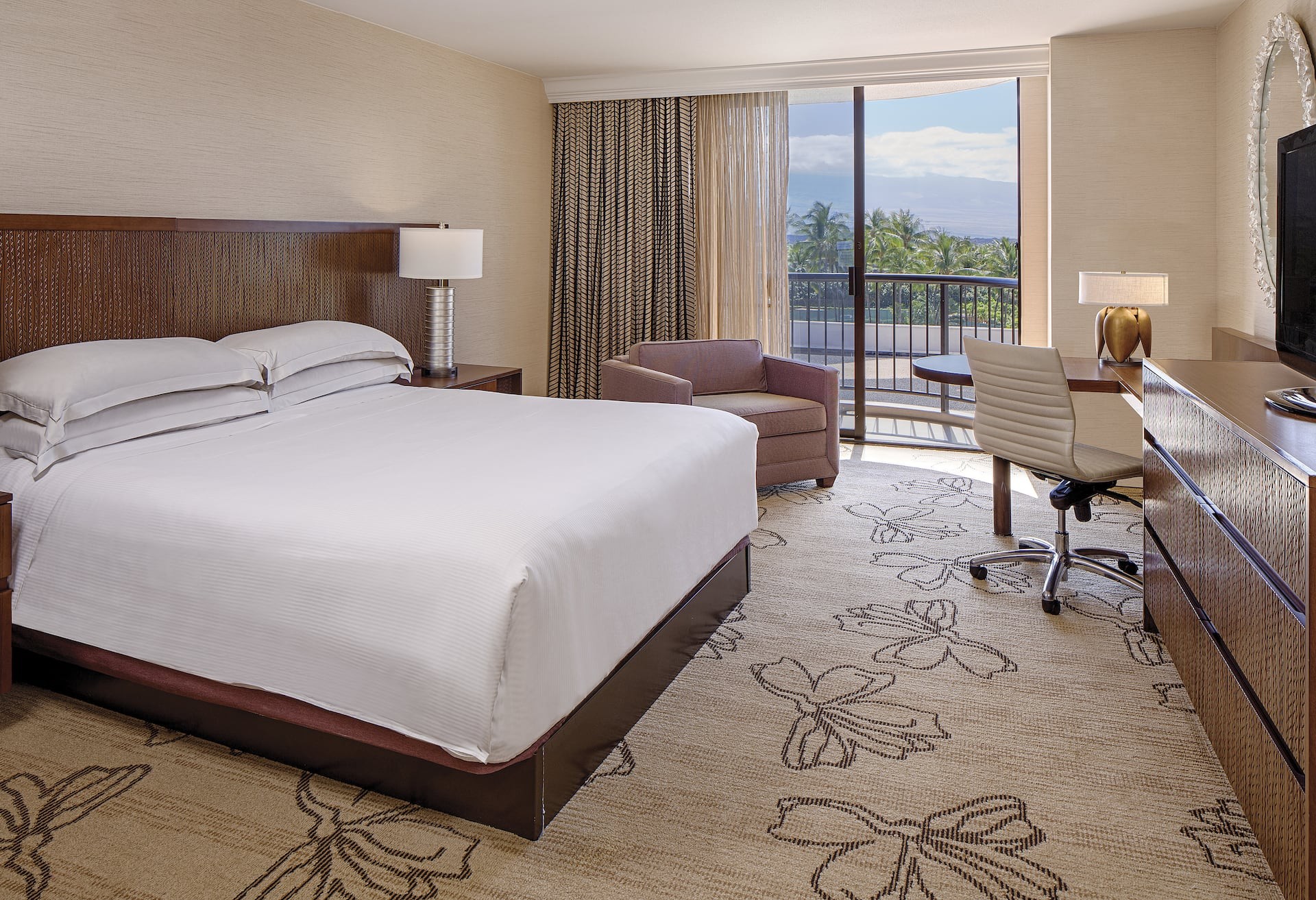 Resort View 1 King Bed