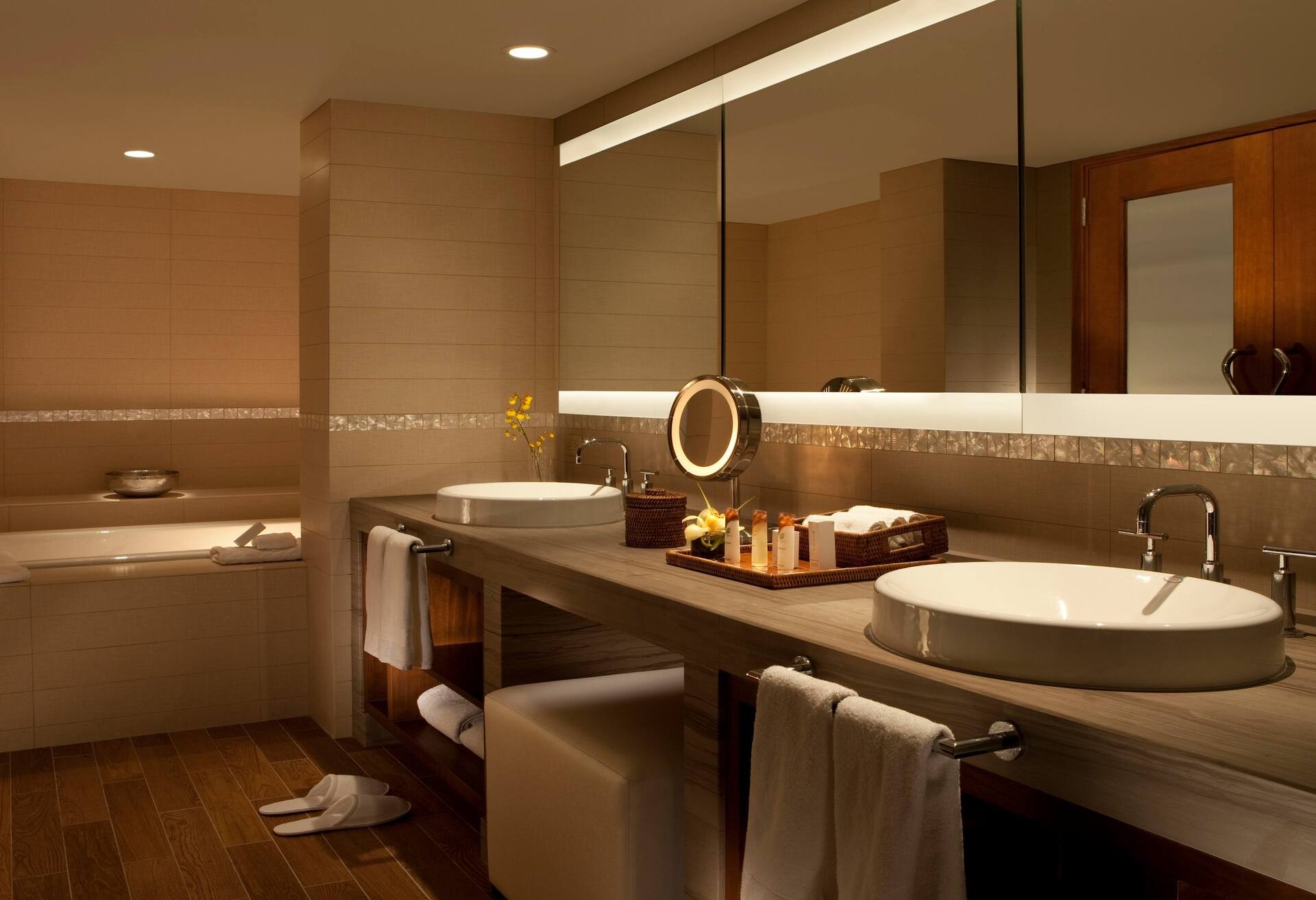 Makai Owner Suite Ocean View 1 King Bed thumbnail 6