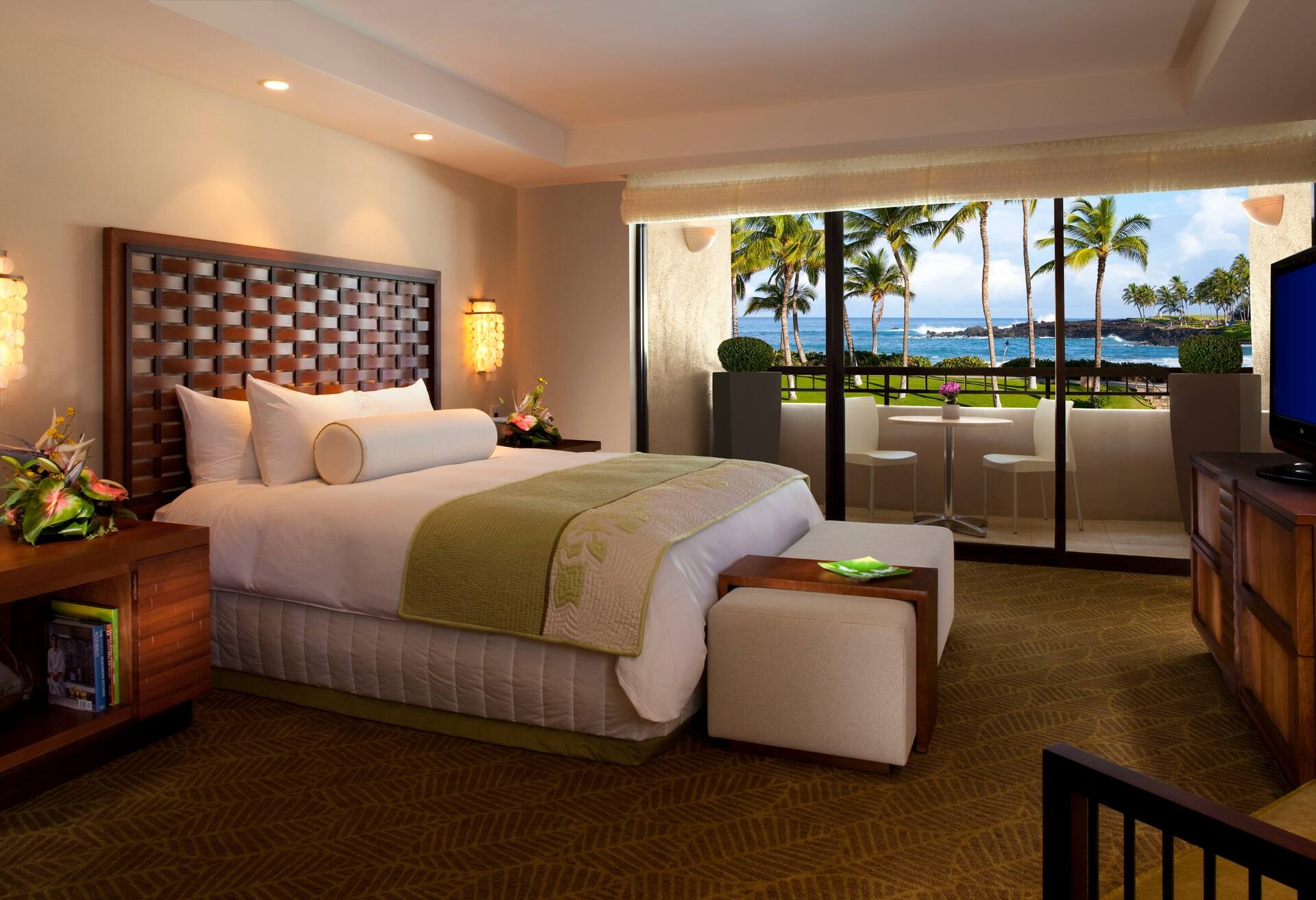 Makai Owner Suite Ocean View 1 King Bed
