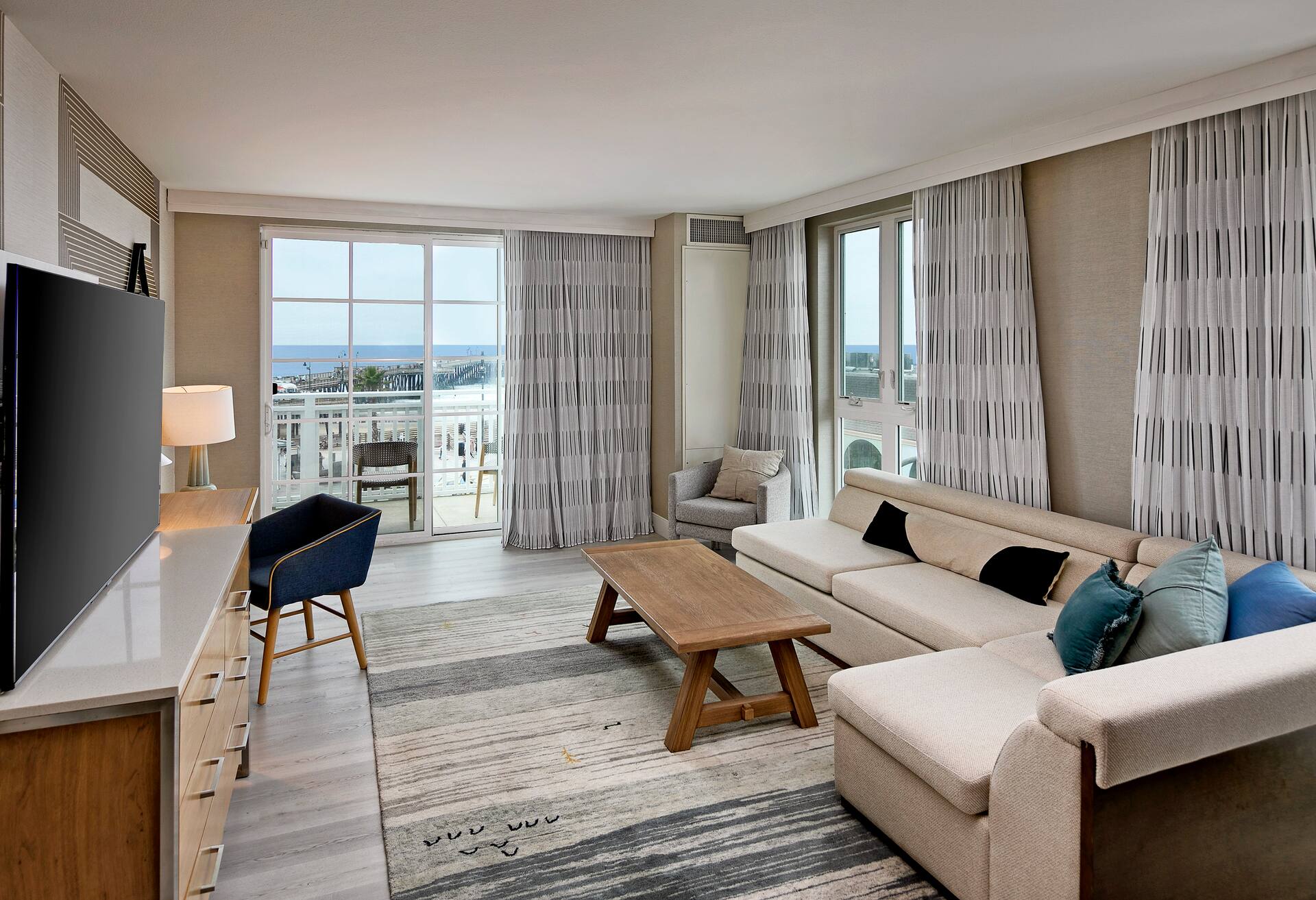 Corner Ocean View King One Bedroom