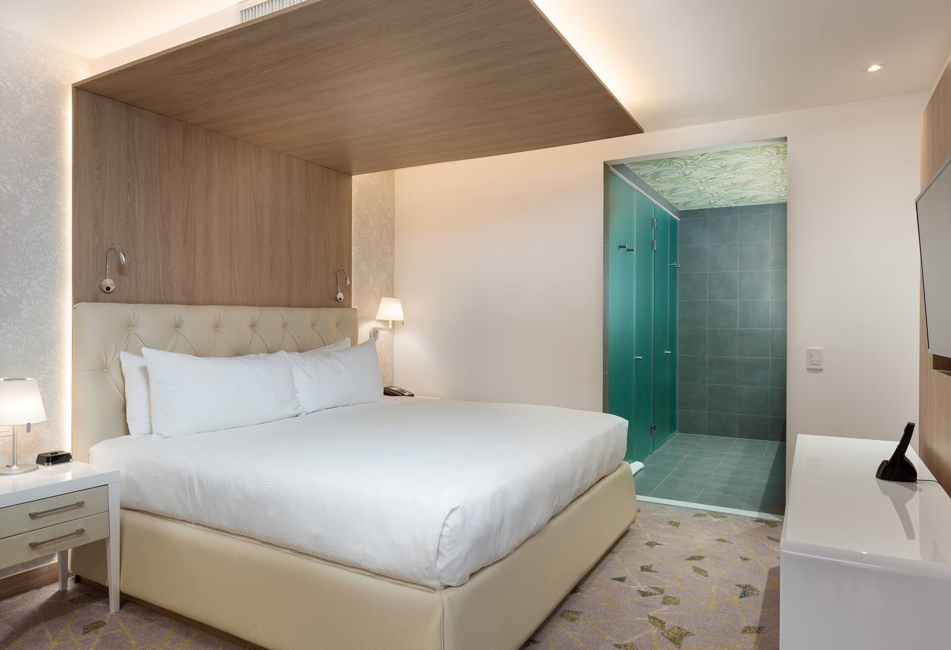 1 King Bed Internal View