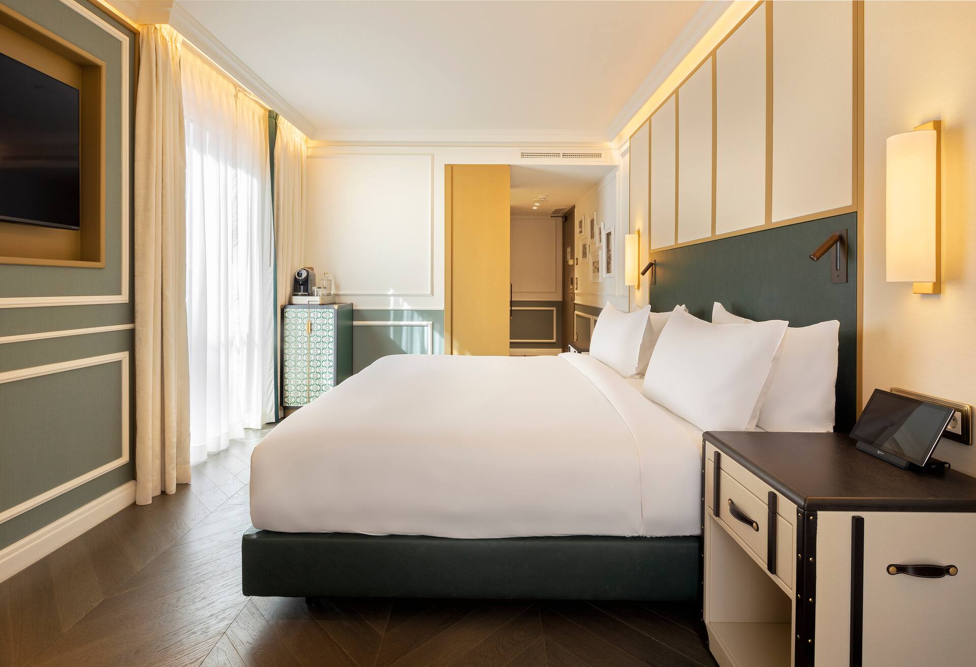 King Premium Corner Room