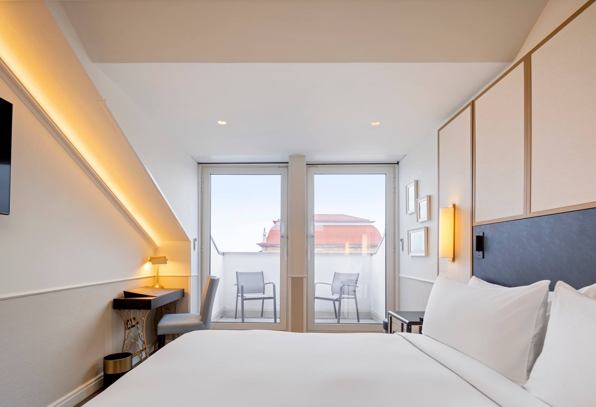 King Deluxe Room with View and Balcony