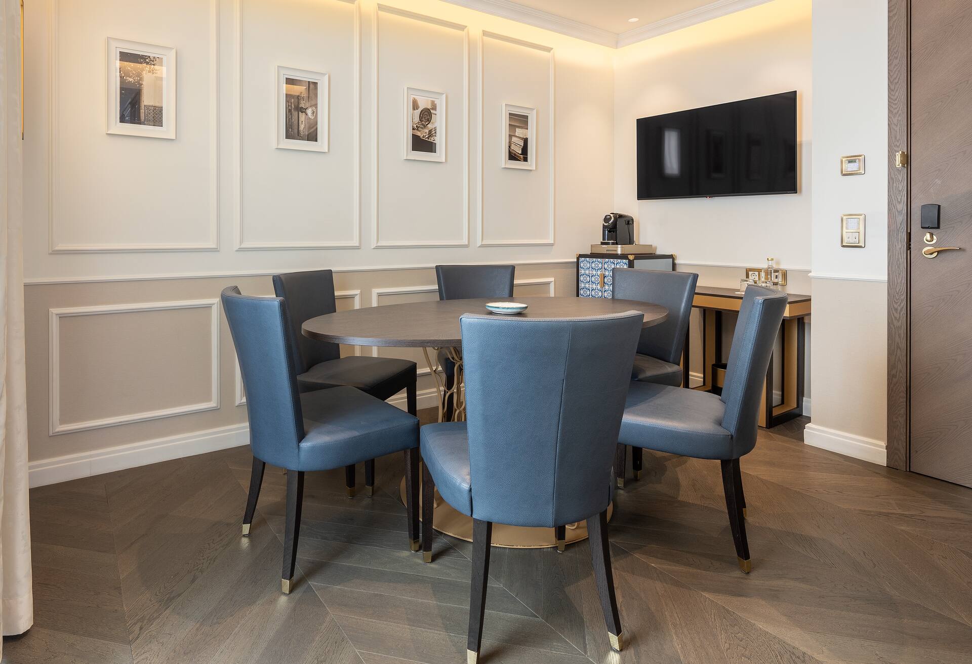 City Corner Suite thumbnail 5