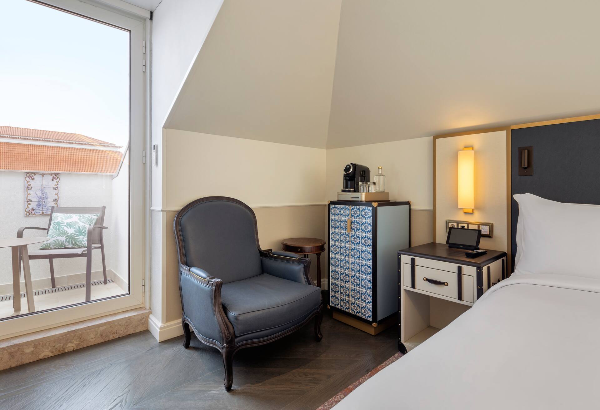 King Premium Corner Room W/view and Balcony