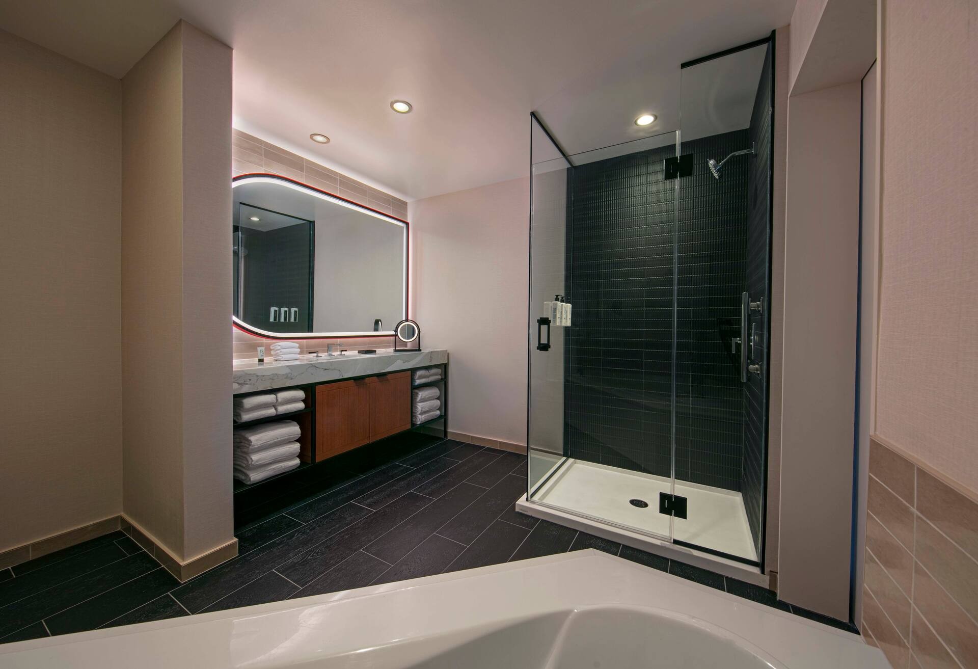 Spa Tub King Corner River View